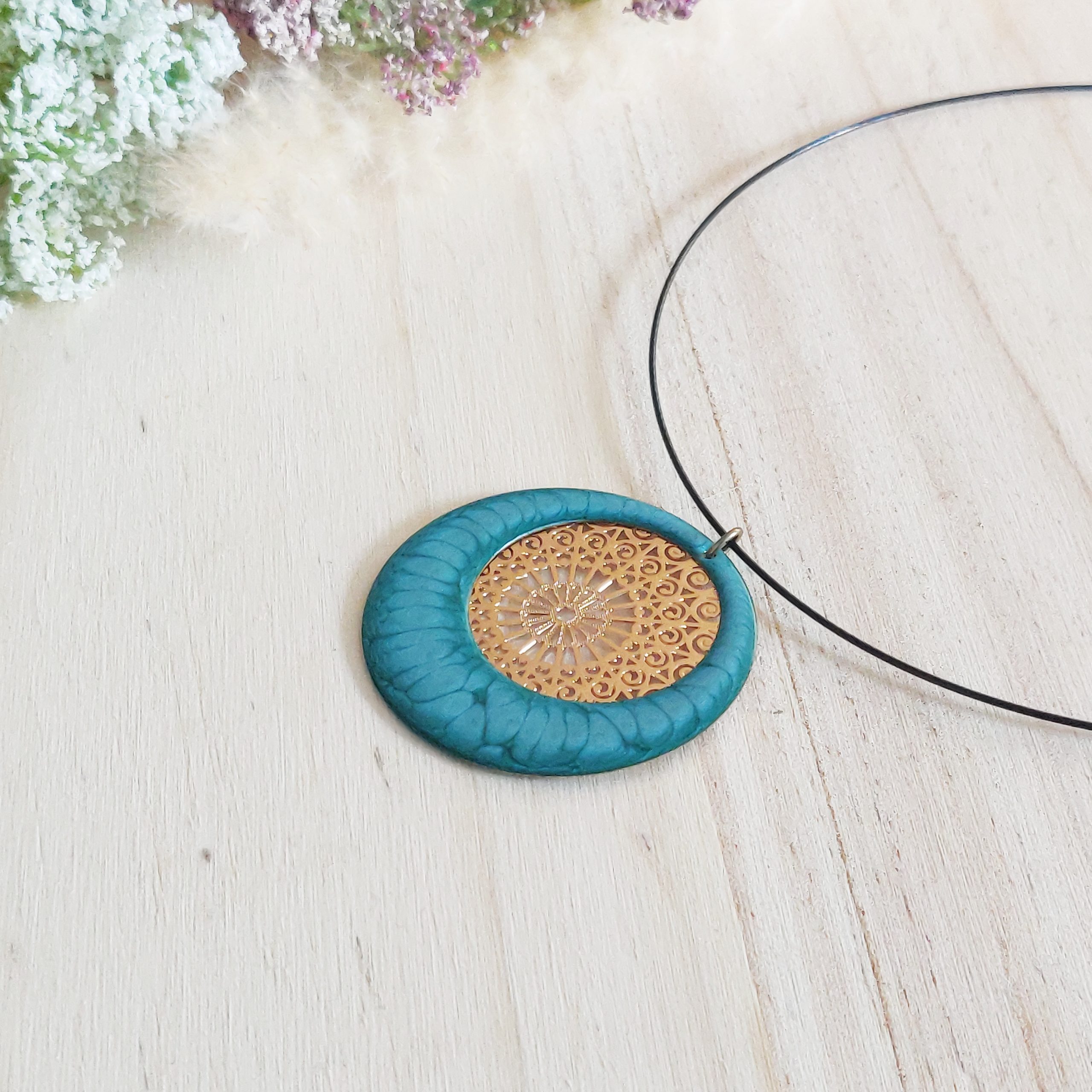 bijou artisan montpellier collier aphrodite turquoise fond doré