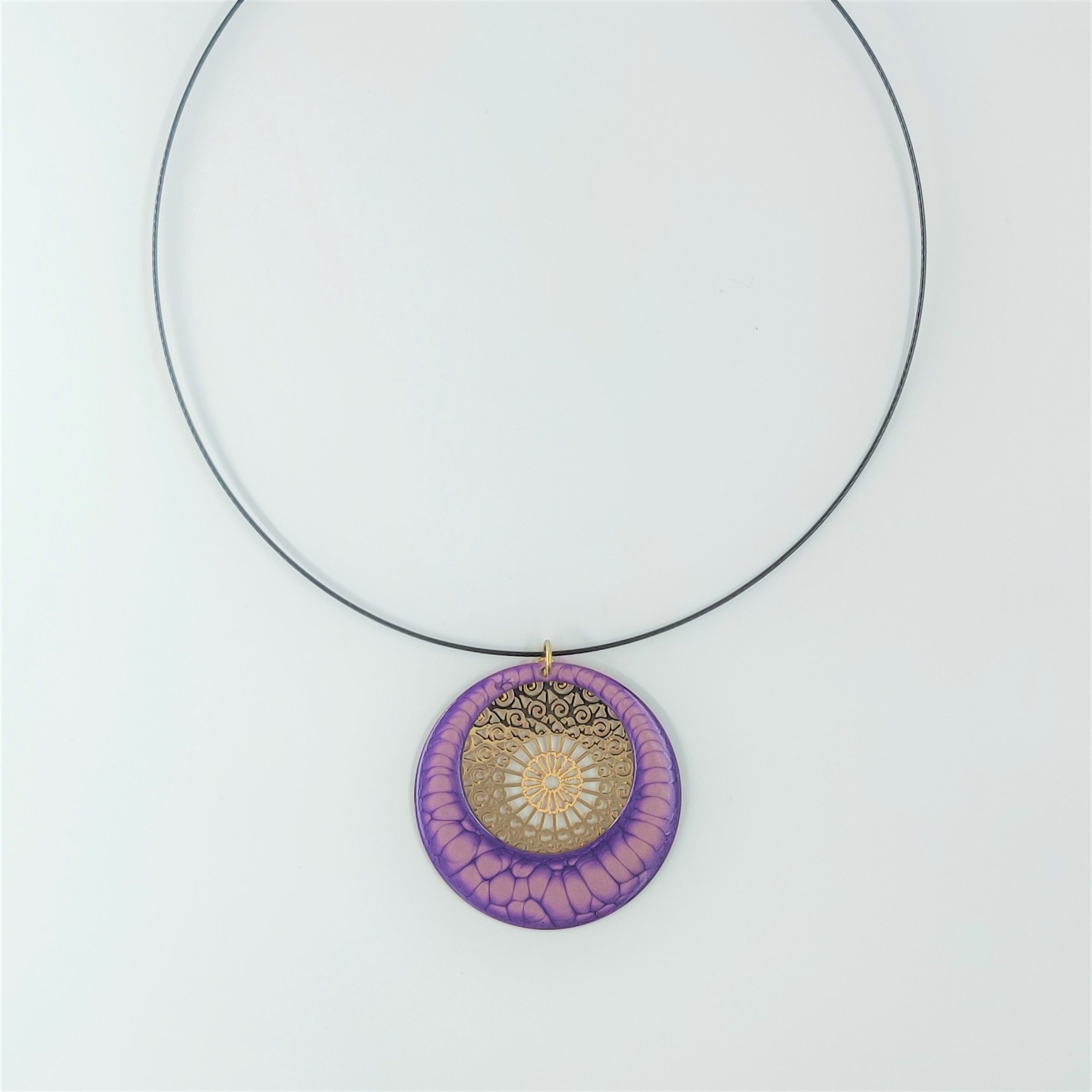 bijou créateur montpellier collier aphrodite violet fond doré