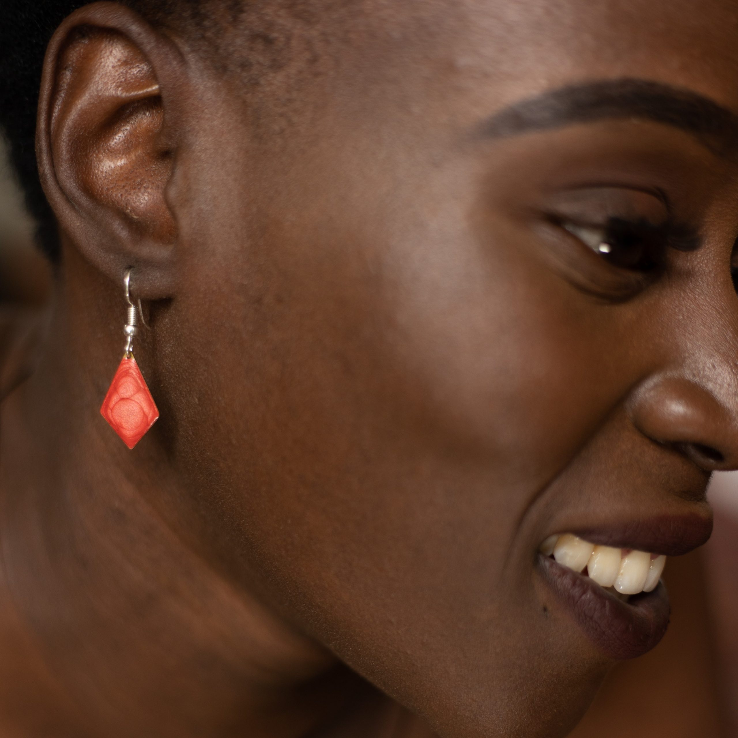 bijou artisan montpellier boucles d'oreilles eole 1 corails mannequin 2