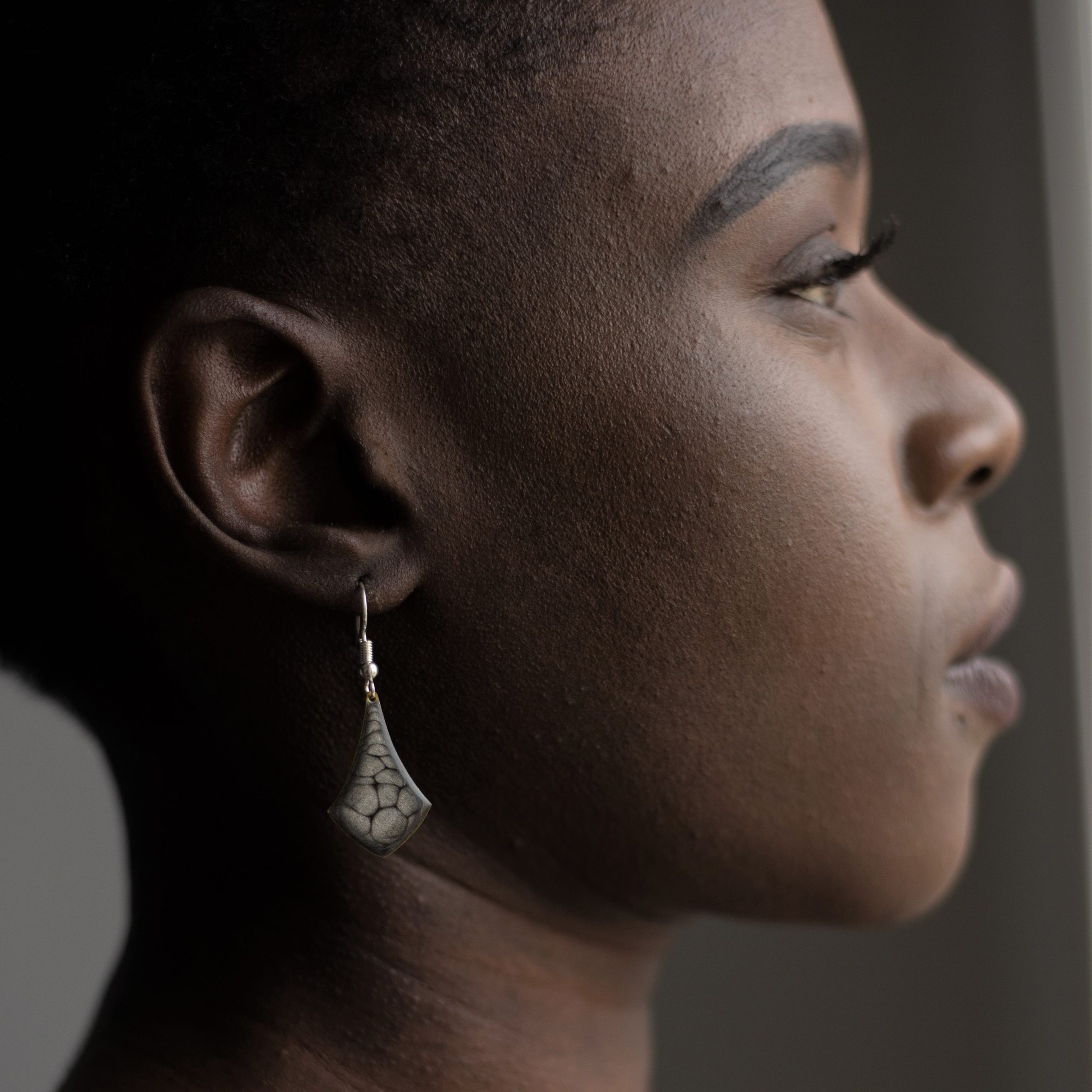 bijou artisan montpellier boucles d'oreilles mannequin naïade grises