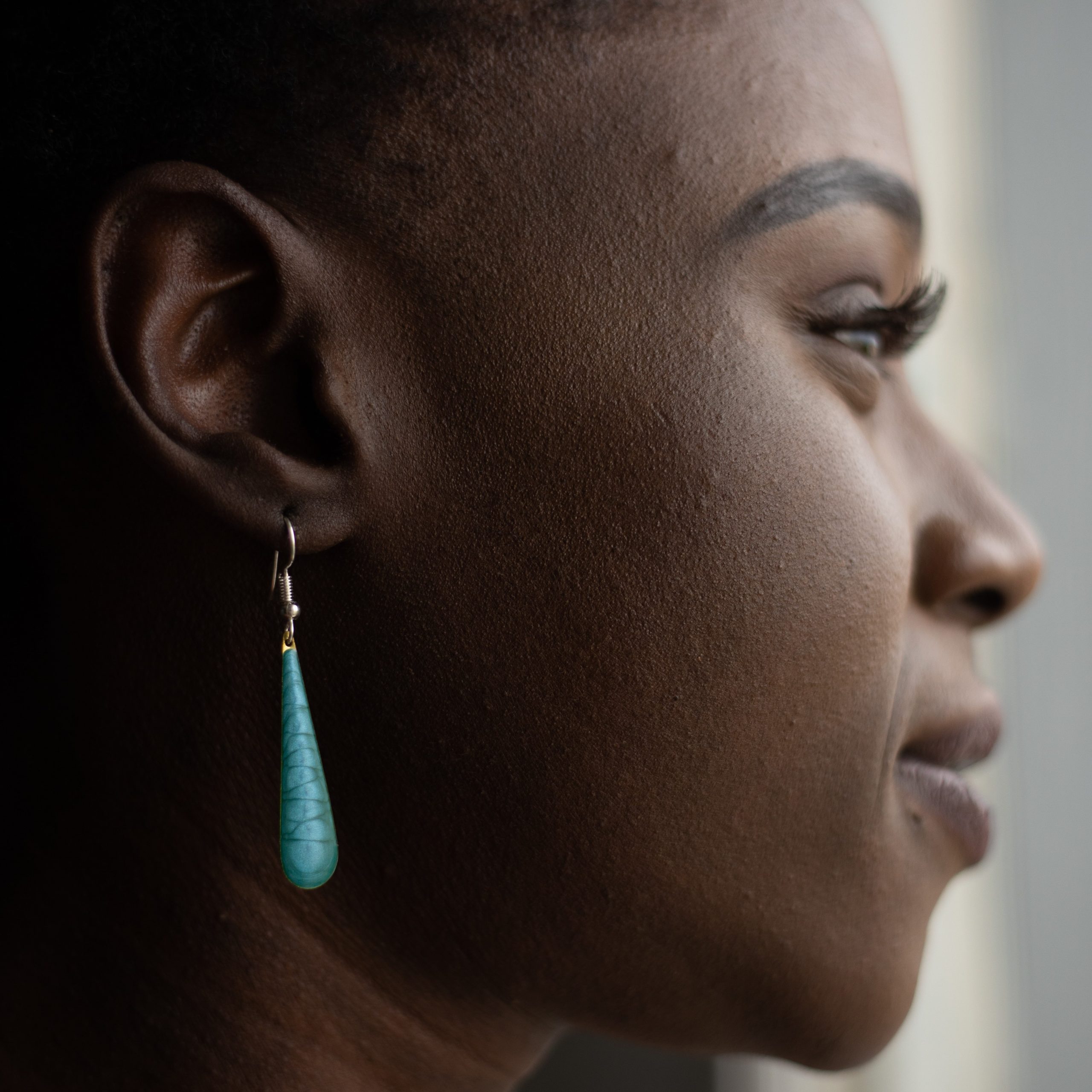 bijou artisan montpellier boucles d'oreilles méthis turquoises mannequin 1
