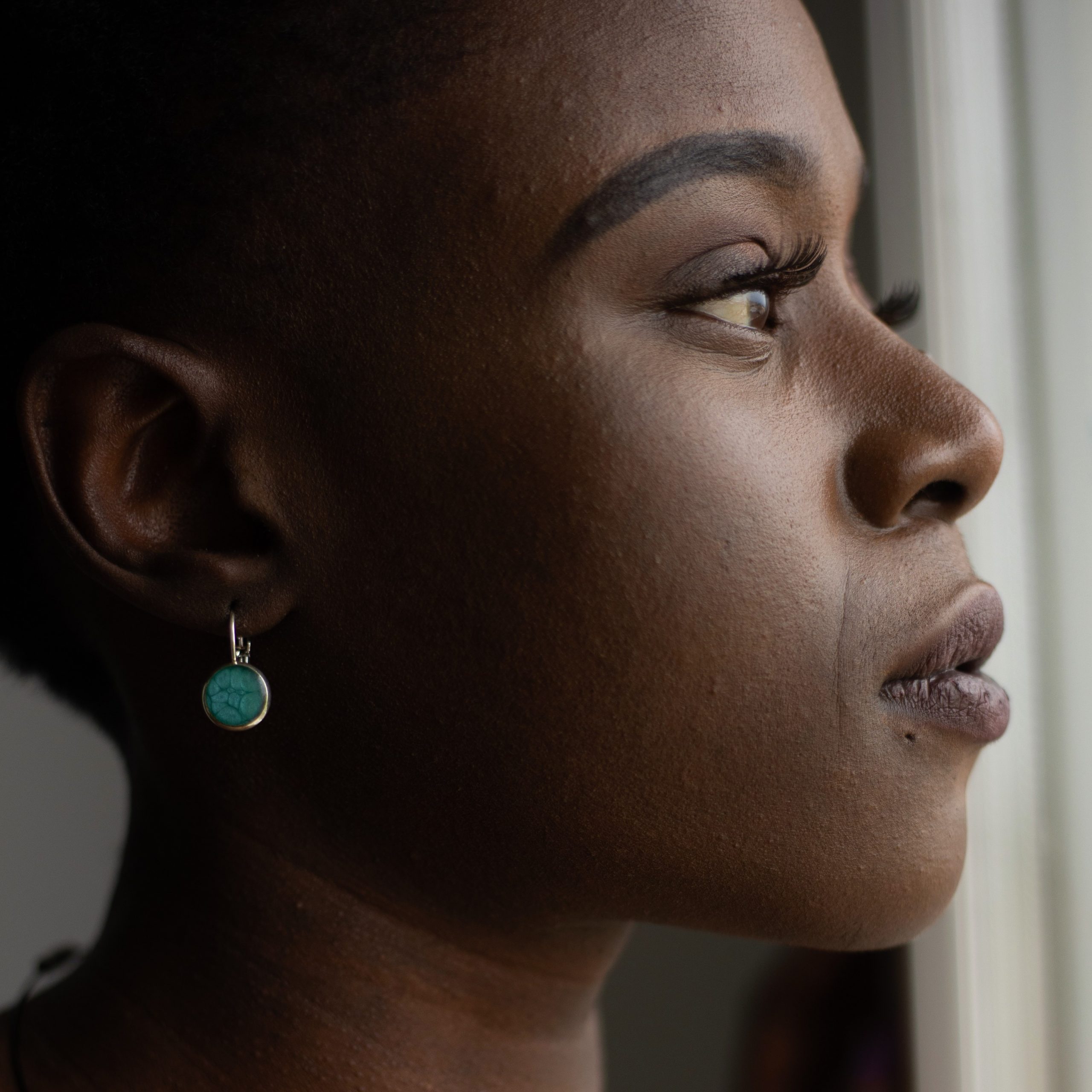 bijou artisan montpellier boucles d'oreilles séléné turquoises mannequin