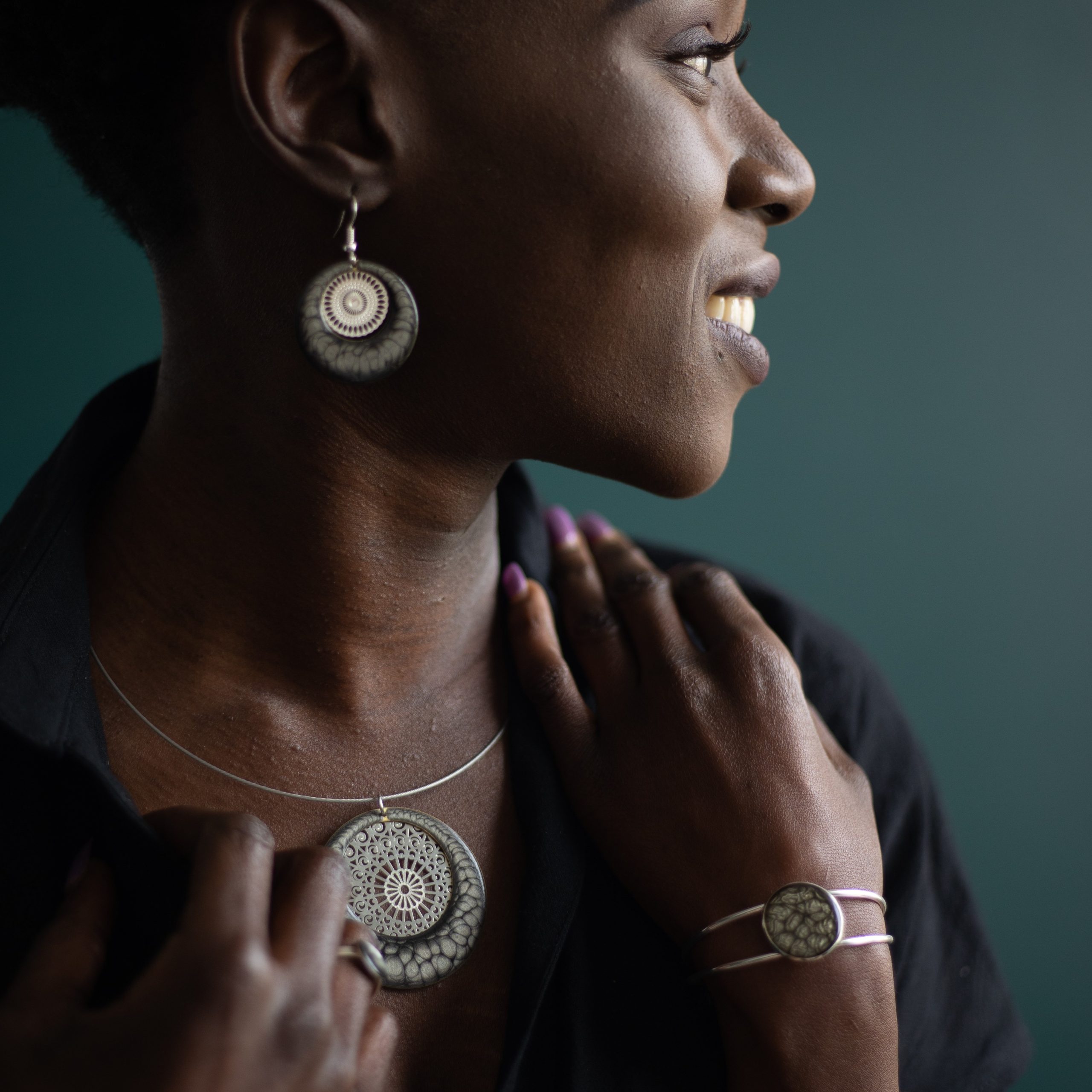 bijou artisan montpellier bracelet séléné gris mannequin