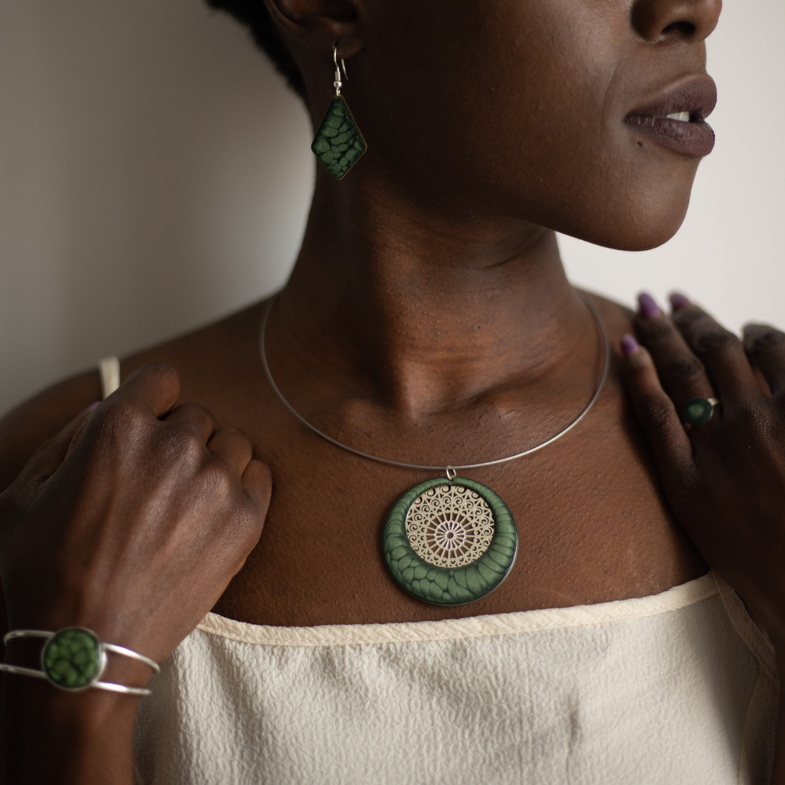 bijou artisan montpellier bracelet séléné vert mannequin1