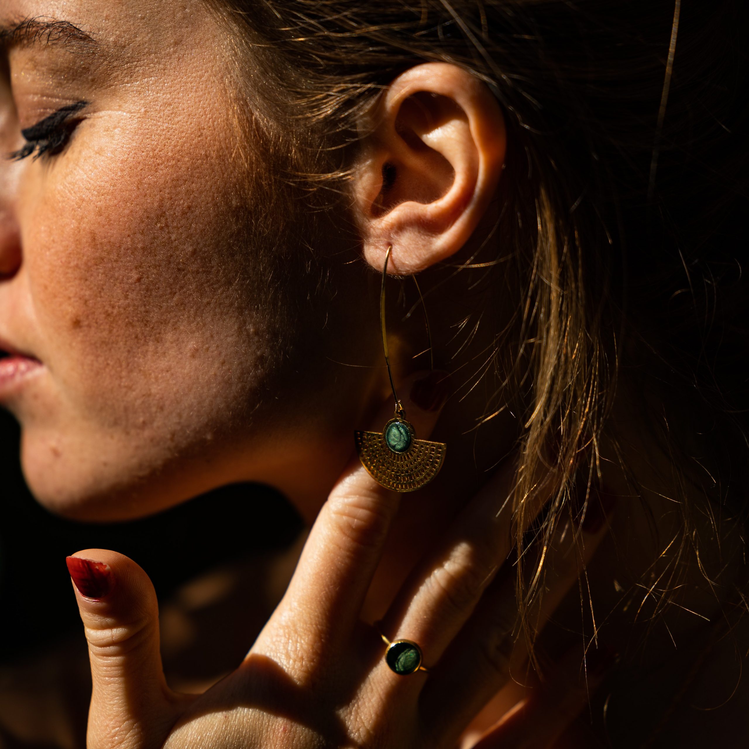 bijou artisan montpellier bague pandia verte mannequin 2