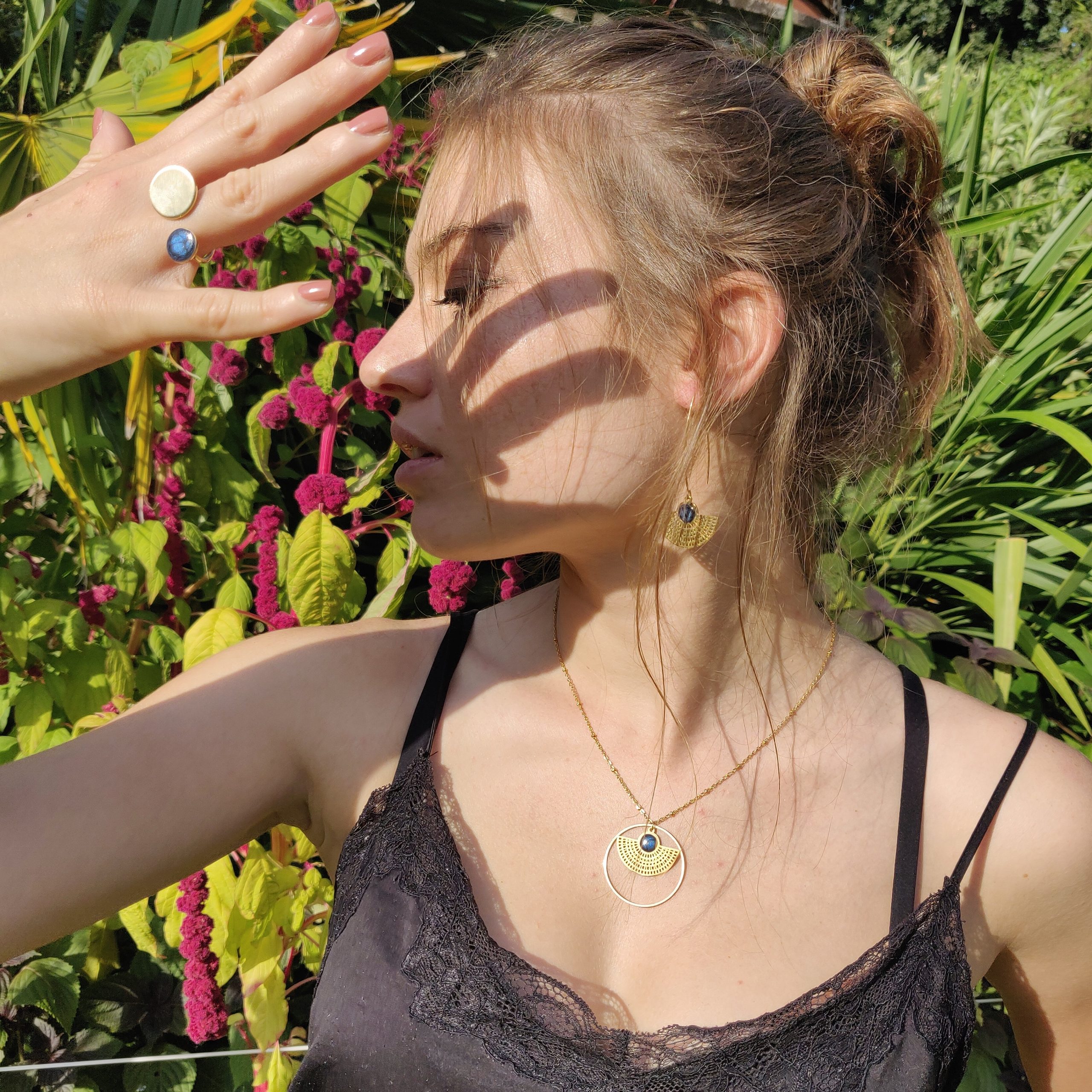 bijou artisan montpellier bague psyché bleu mannequin 2