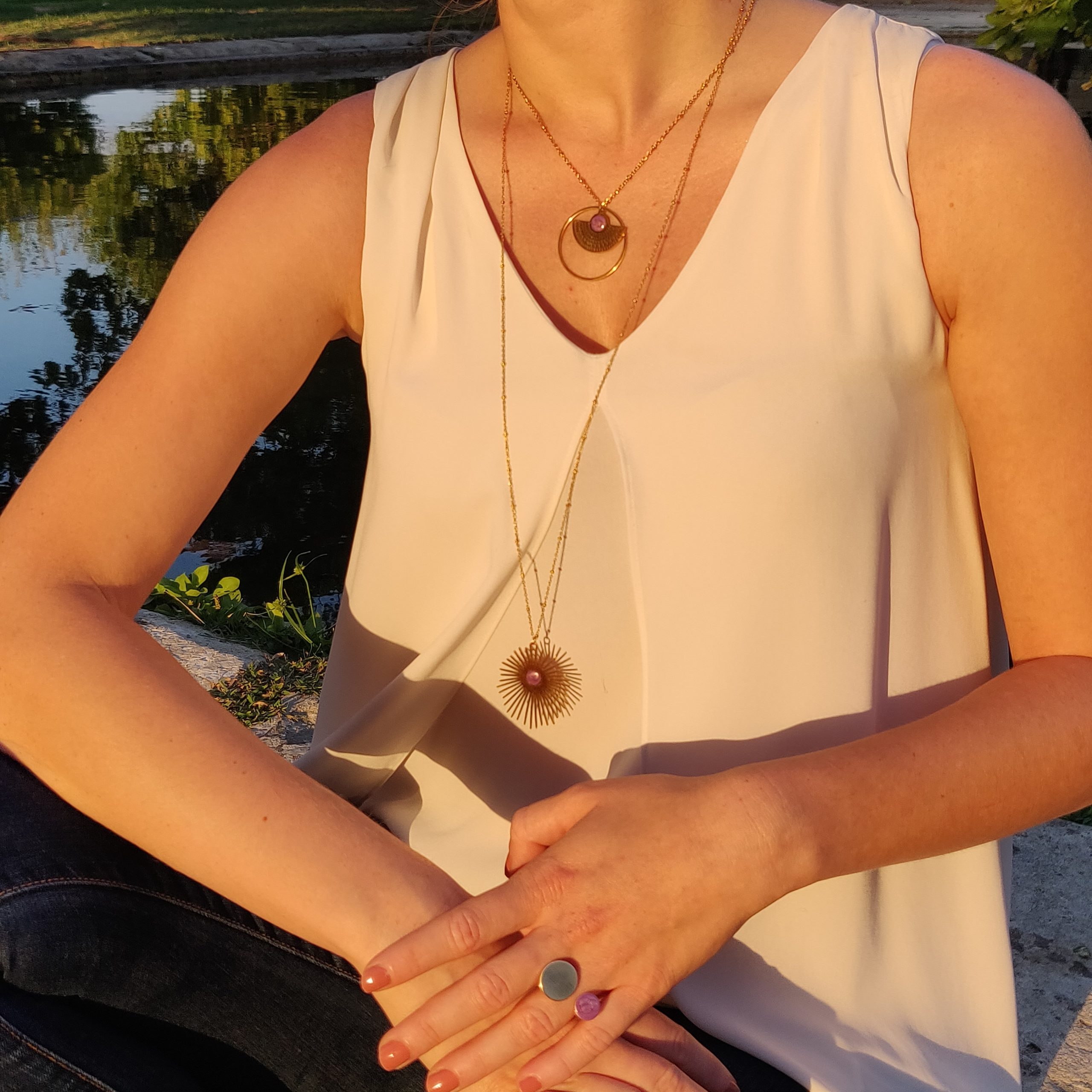 bijou artisan montpellier bague psyché violette mannequin 1