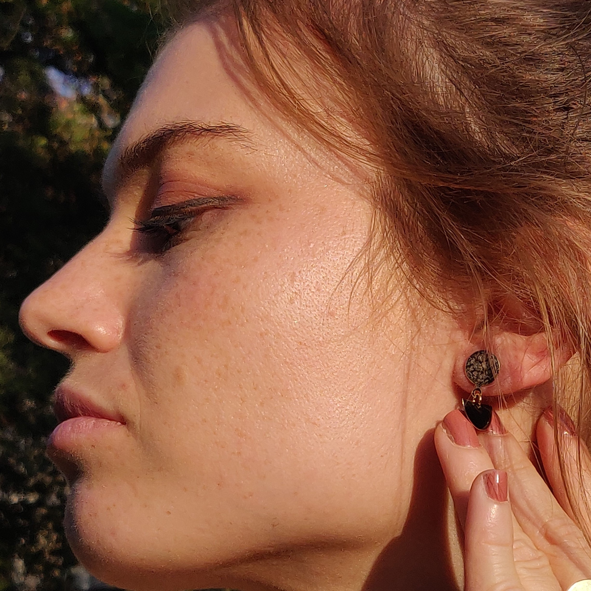 bijou artisan montpellier boucles d'oreilles luna grises mannequin 1