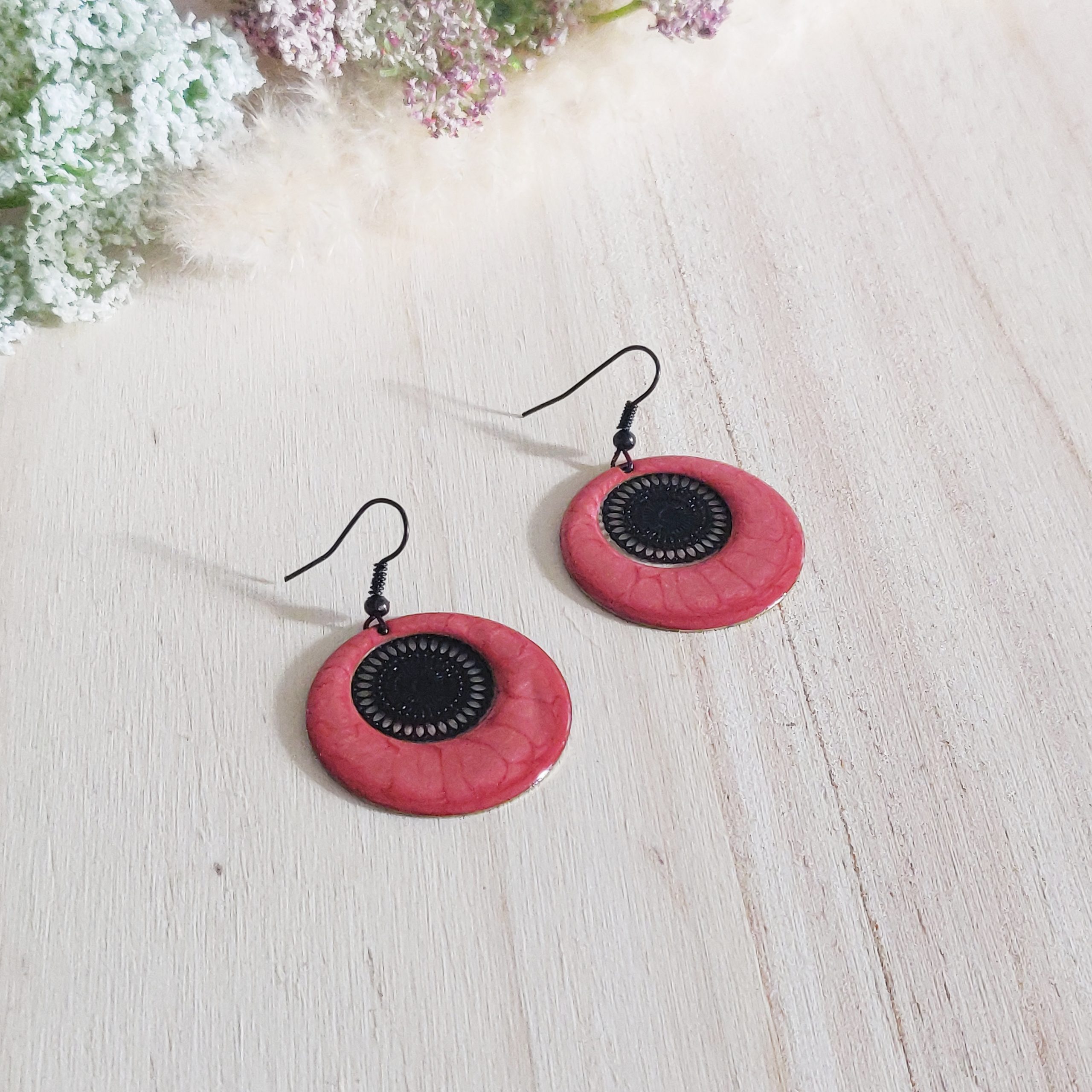 bijou artisan montpellier boucles d'oreille aphrodite corails fond noir