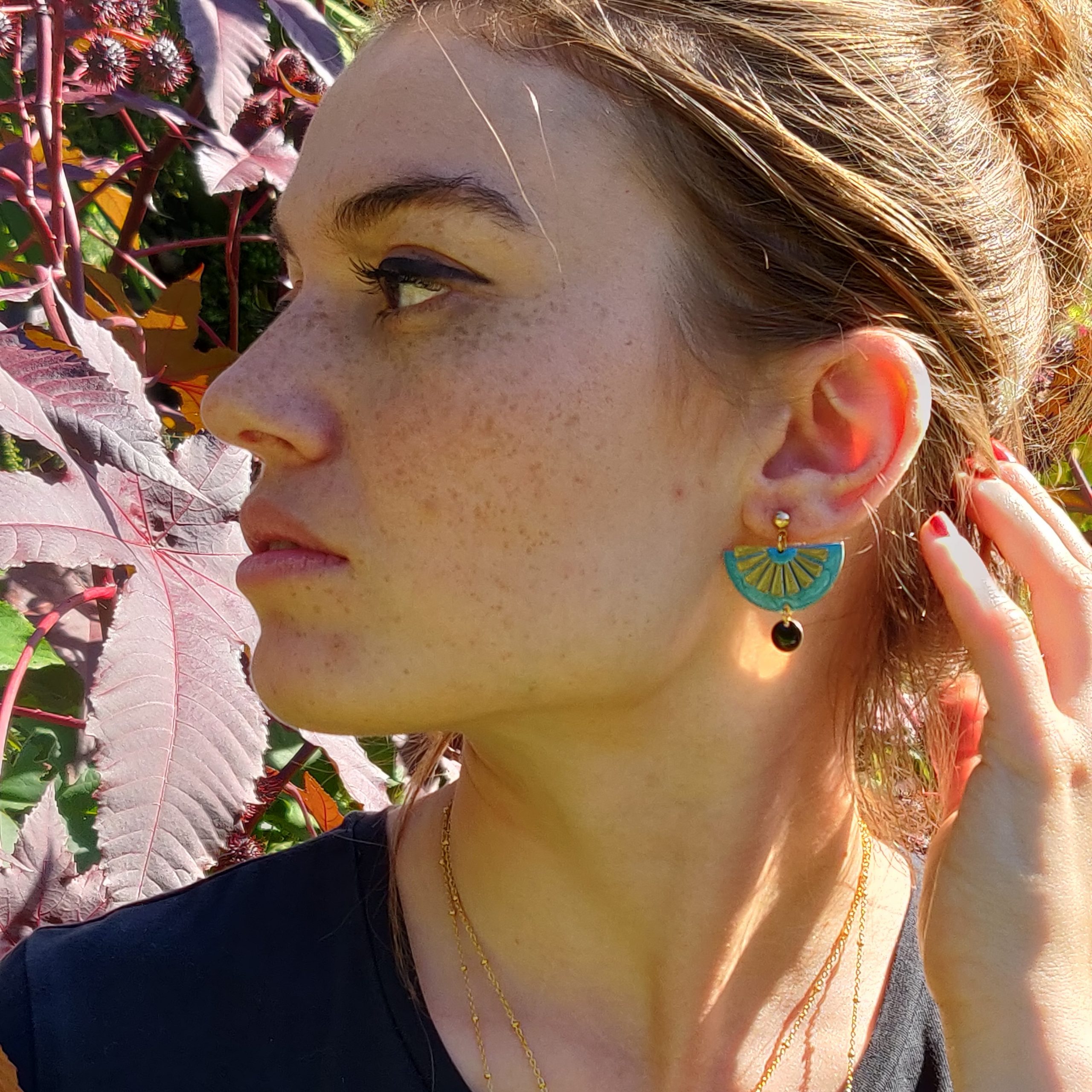 bijou artisan montpellier boucles d'oreilles alcyone turquoises mannequin 1