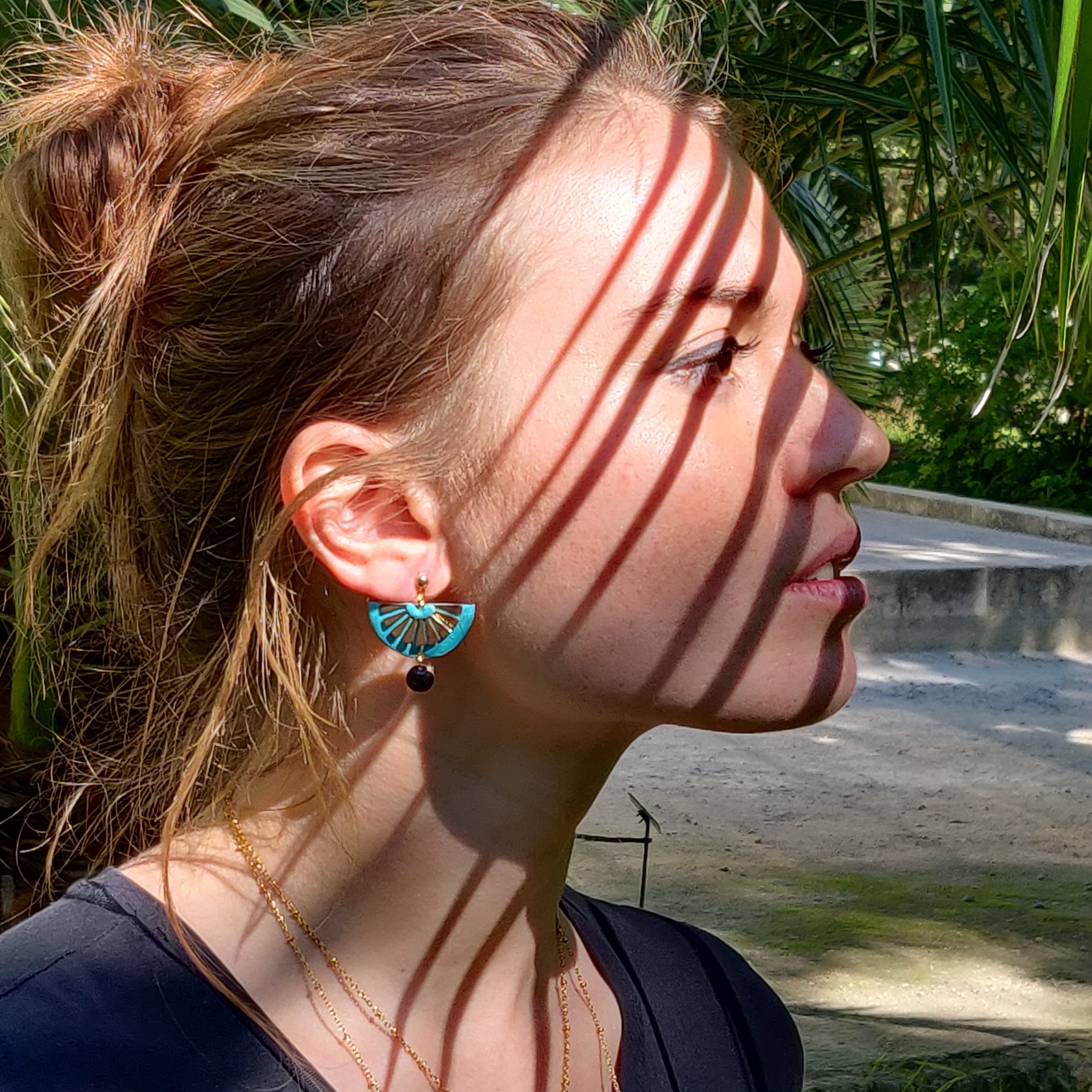 bijou artisan montpellier boucles d'oreilles alcyone turquoises mannequin 2