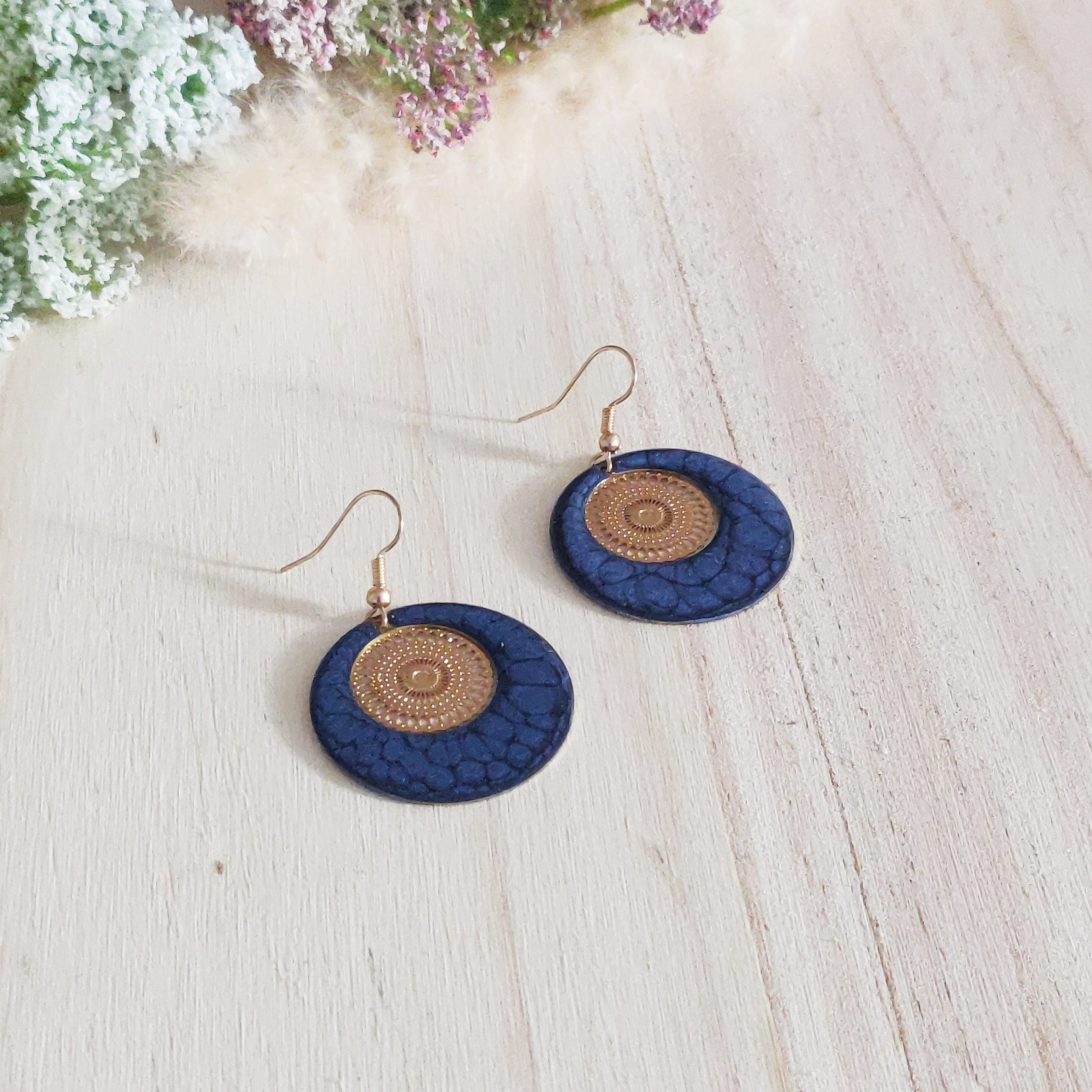 bijou artisan montpellier boucles d'oreilles aphrodite bleues fond doré