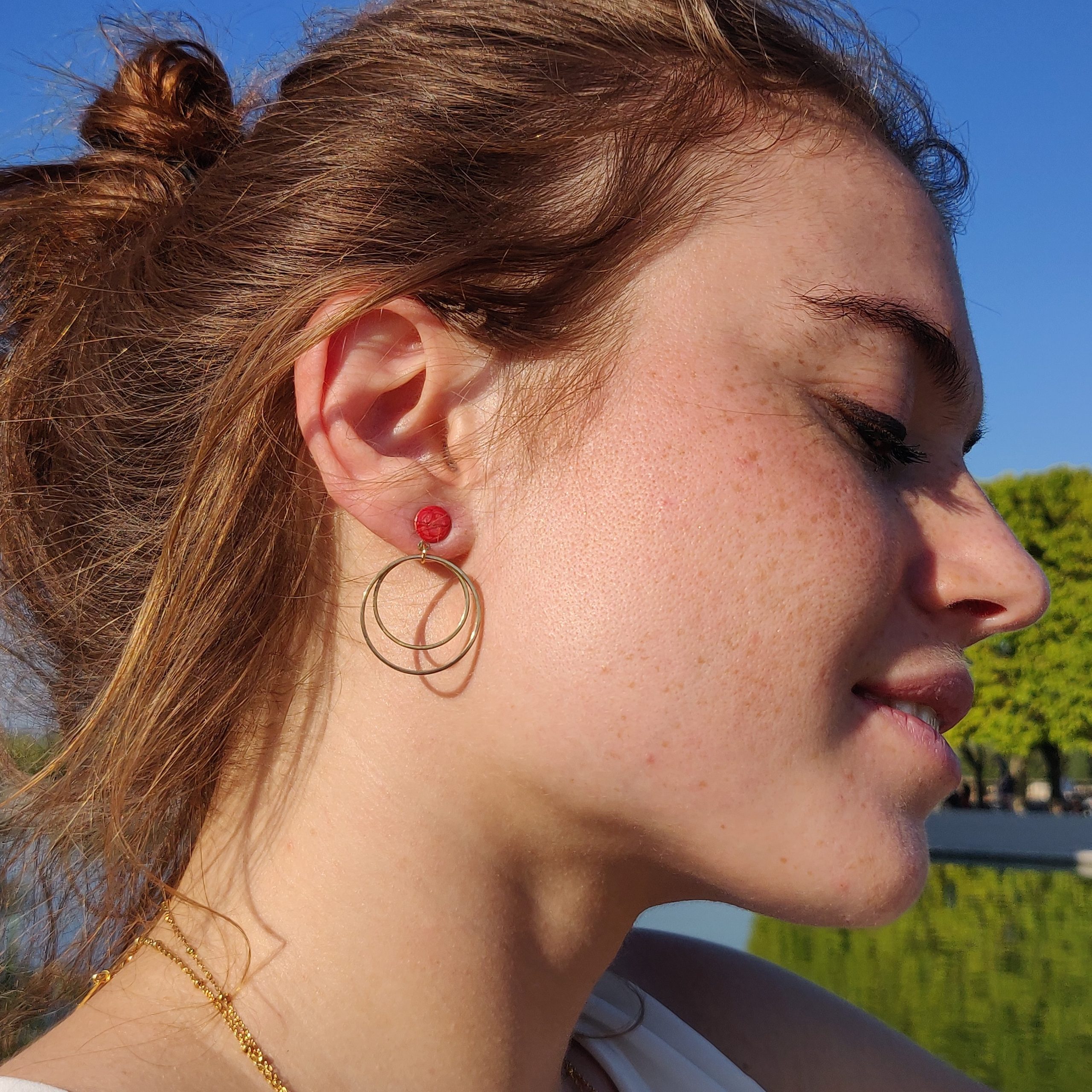 bijou artisan montpellier boucles d'oreilles astérïa corails mannequin 1