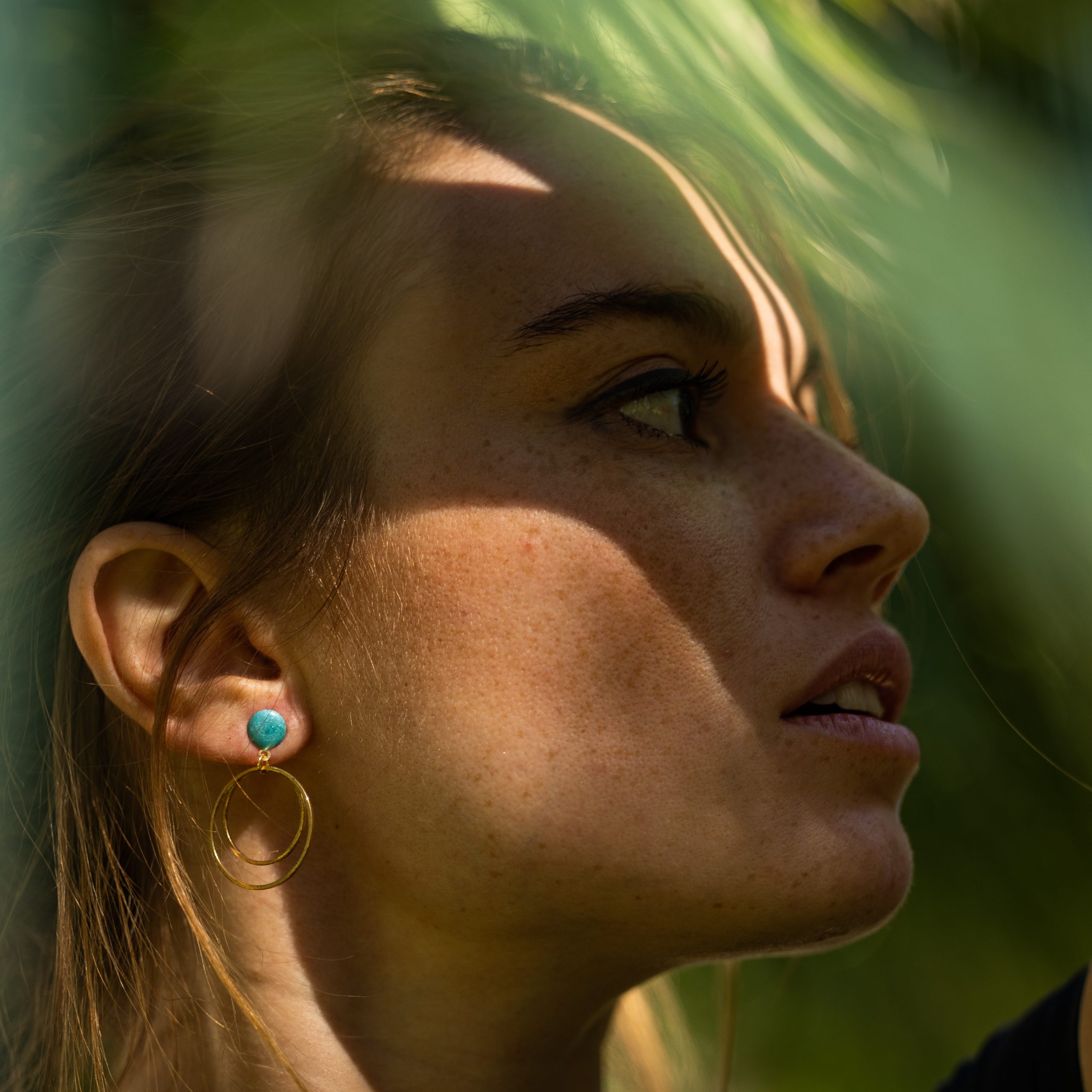 bijou artisan montpellier boucles d'oreilles astérïa turquoises mannequin 1