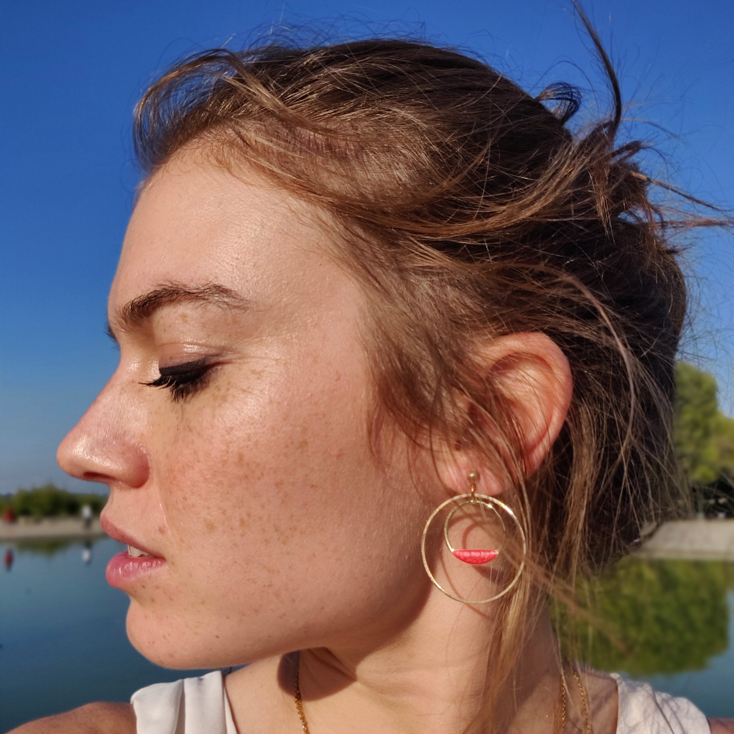 bijou artisan montpellier boucles d'oreilles cérès corails mannequin 1