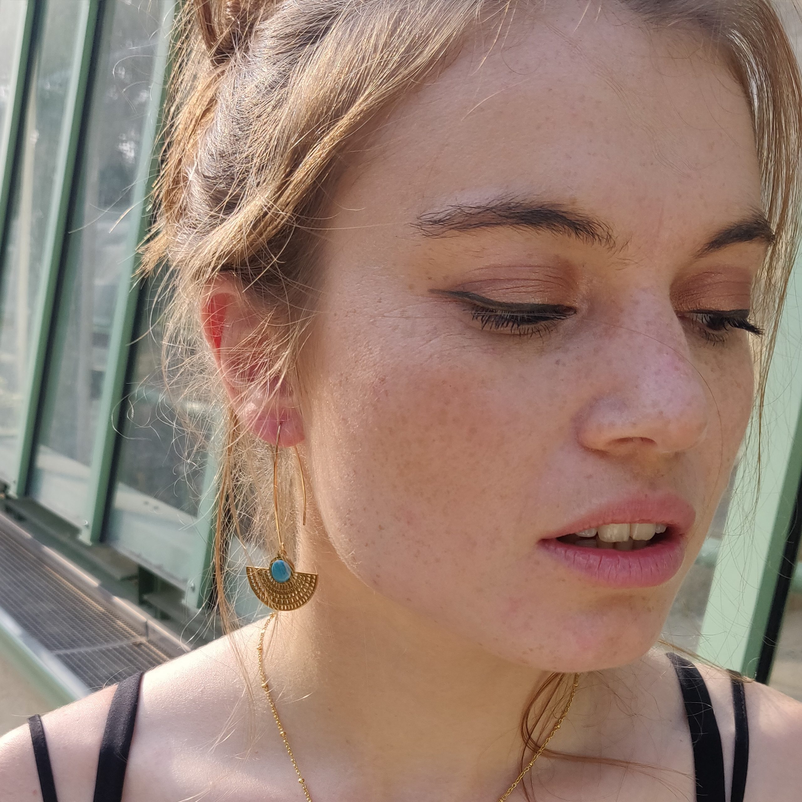 bijou artisan montpellier boucles d'oreilles egide turquoises mannequin 1