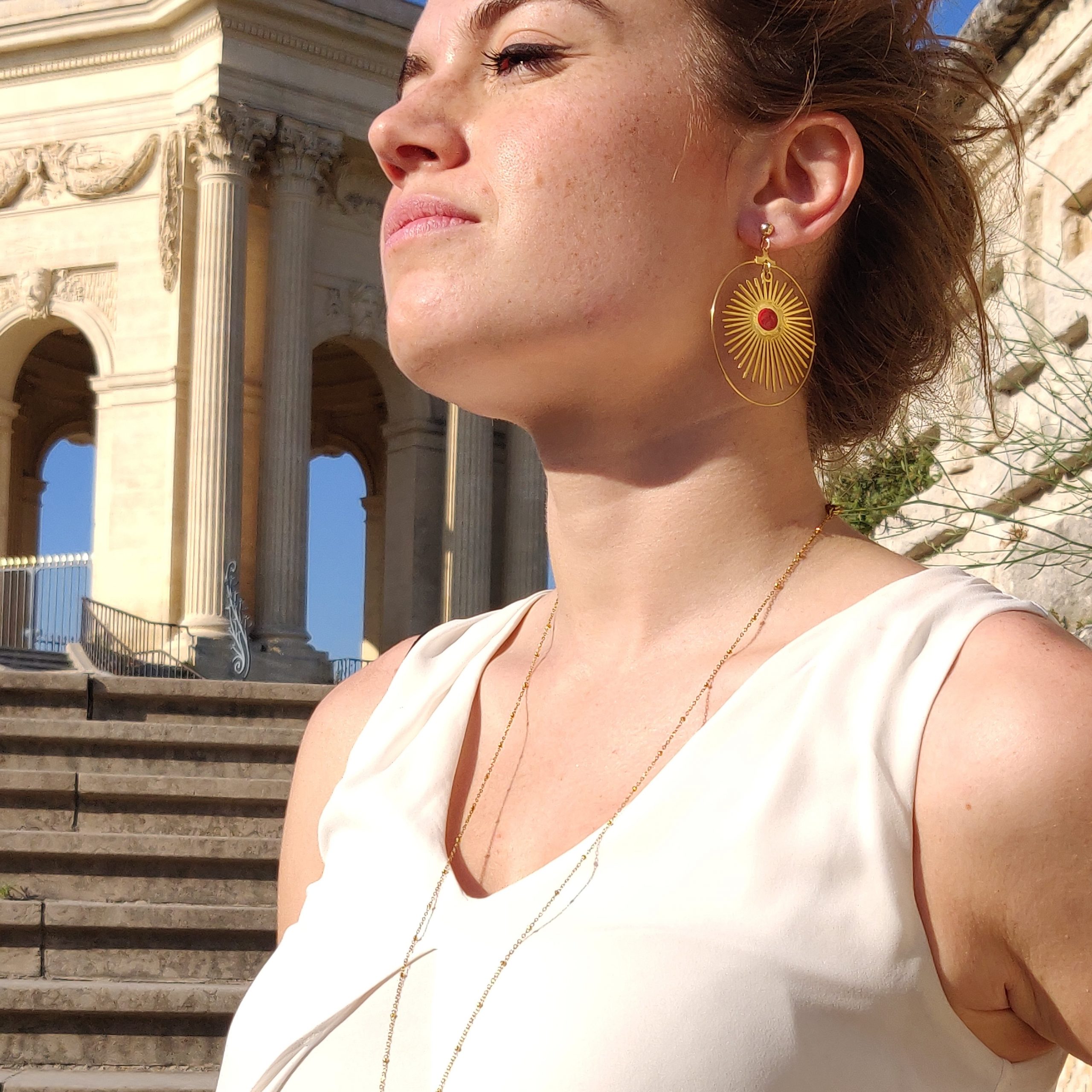 bijou artisan montpellier boucles d'oreilles hélios corails mannequin 1