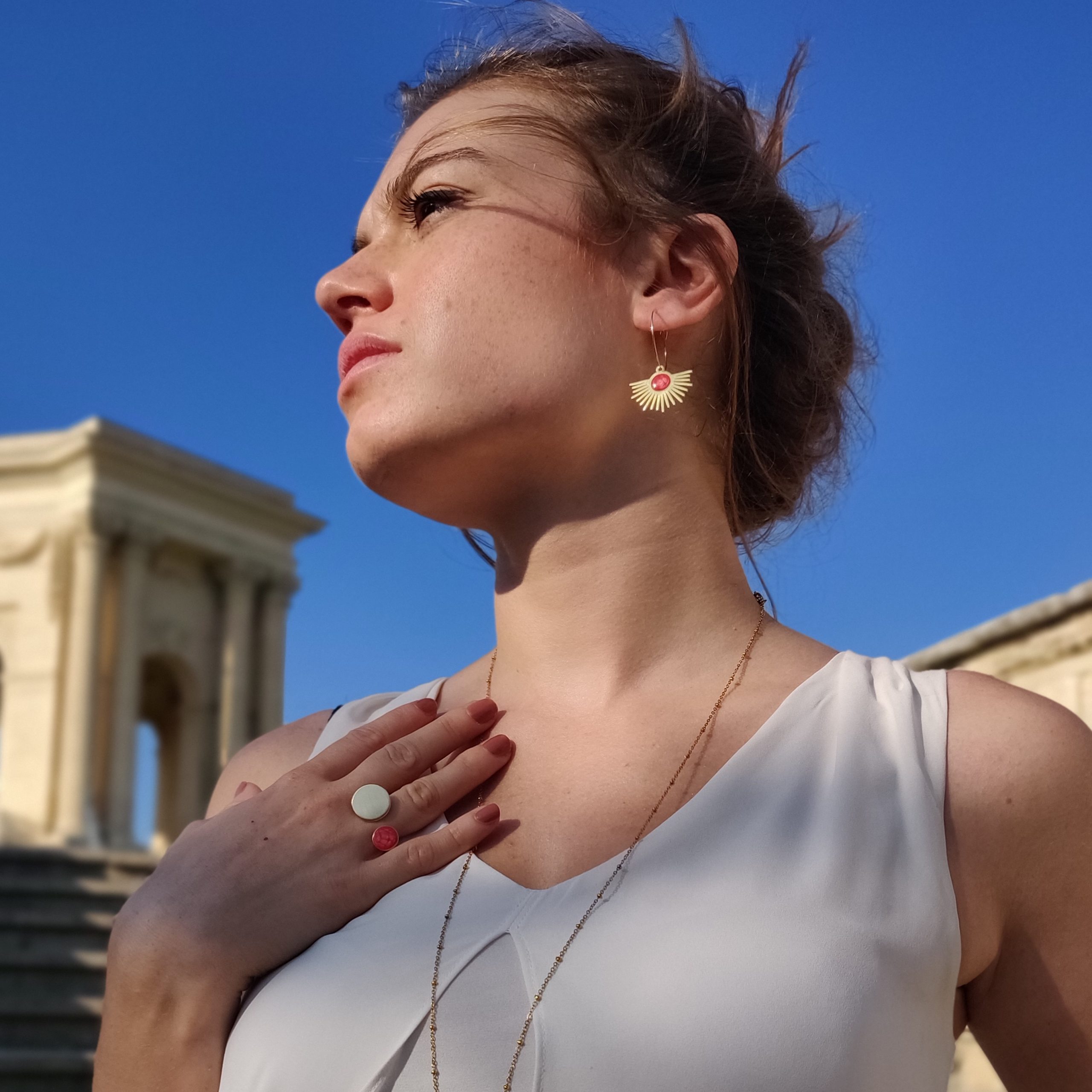 bijou artisan montpellier boucles d'oreilles prométhée corails mannequin 2