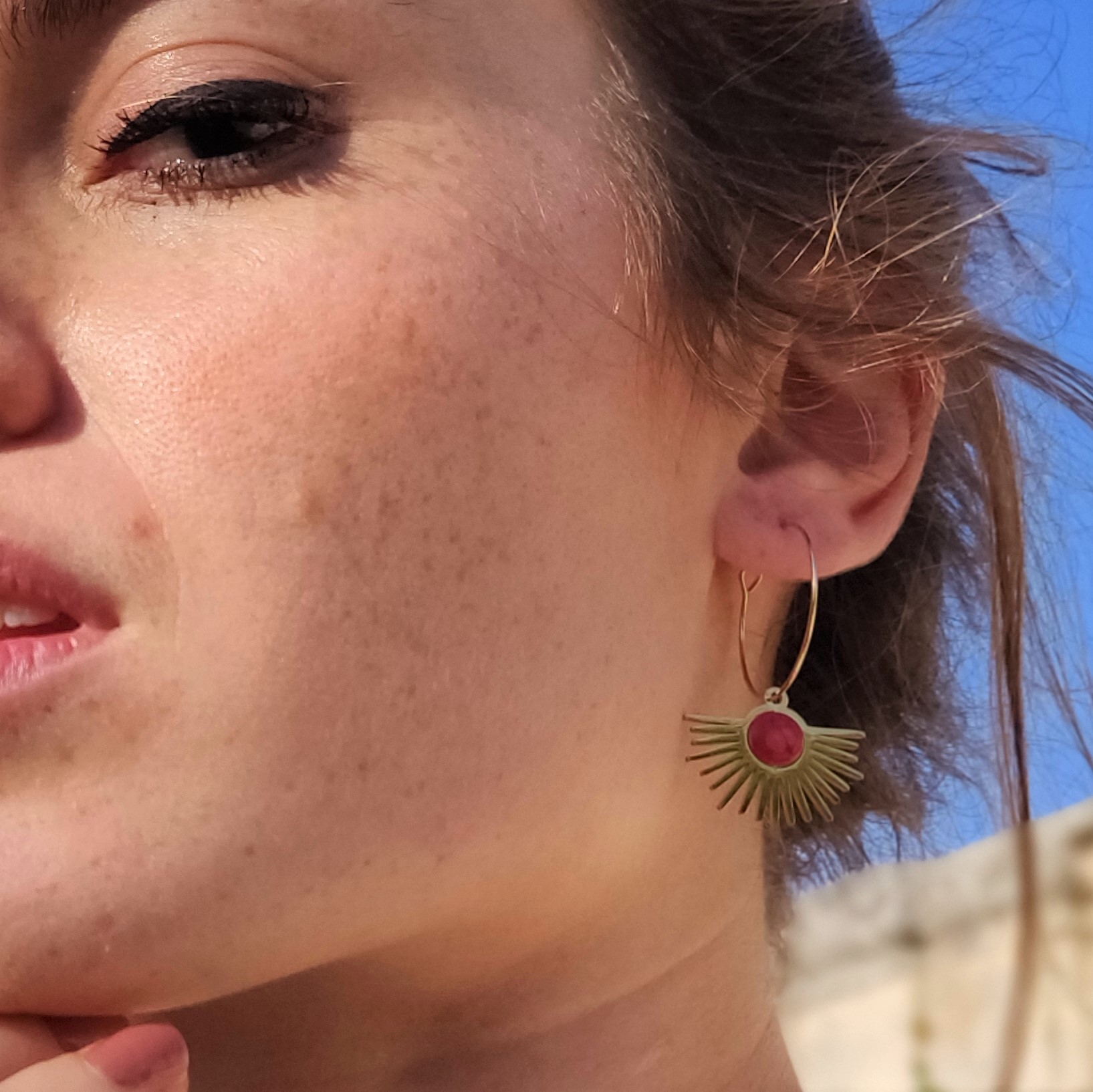 bijou artisan montpellier boucles d'oreilles prométhée corails mannequin1