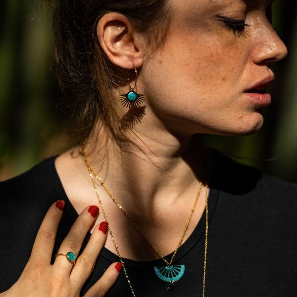 bijou artisan montpellier boucles d'oreilles prométhée turquoises mannequin2