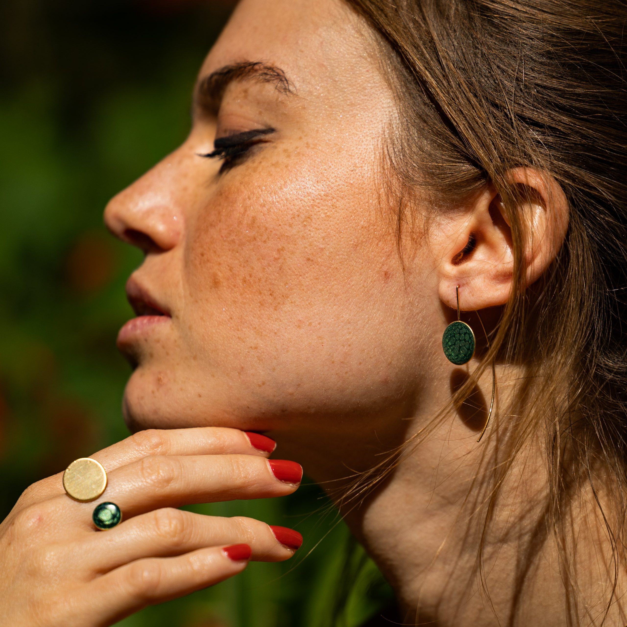 bijou artisan montpellier boucles d'oreilles psyché vertes mannequin1