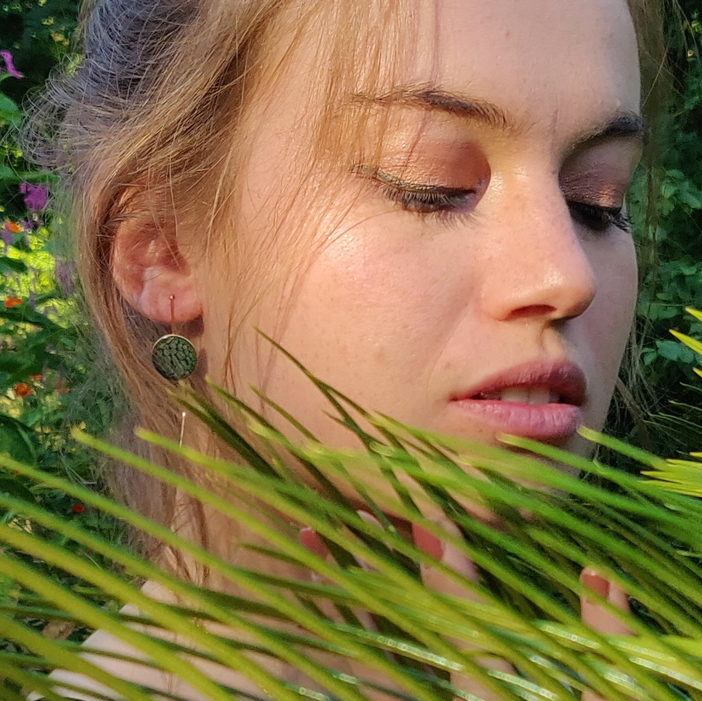 bijou artisan montpellier boucles d'oreilles psyché vertes mannequin3