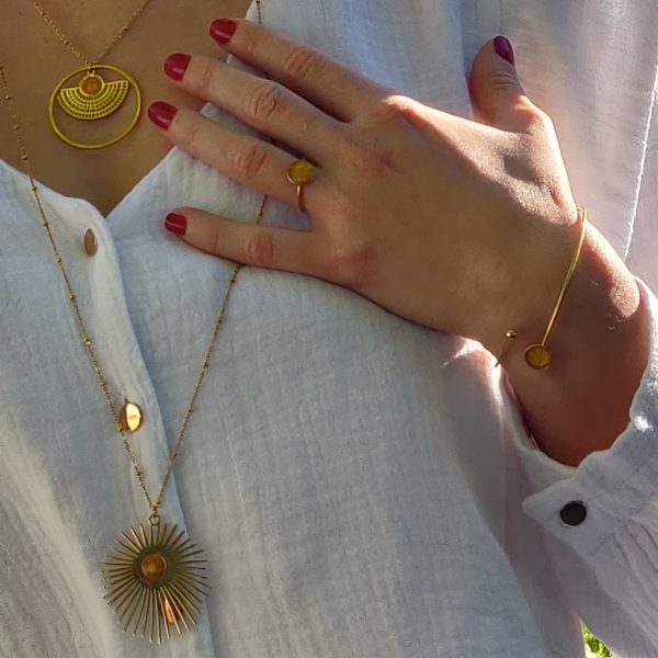 bijou artisan montpellier bracelet athéna jaune mannequin2