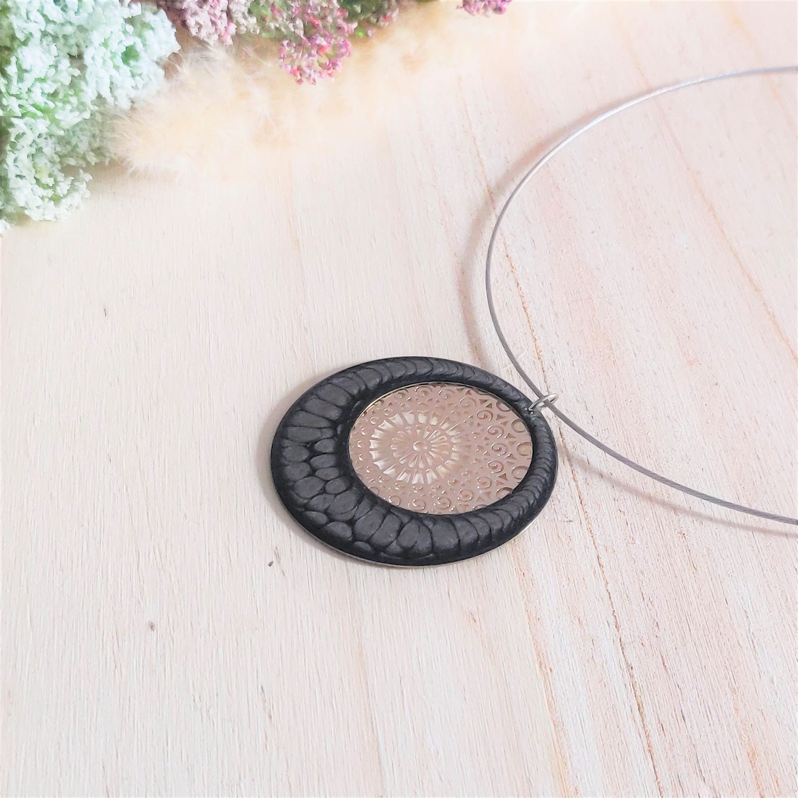 bijou artisan montpellier collier aphrodite gris fond argenté