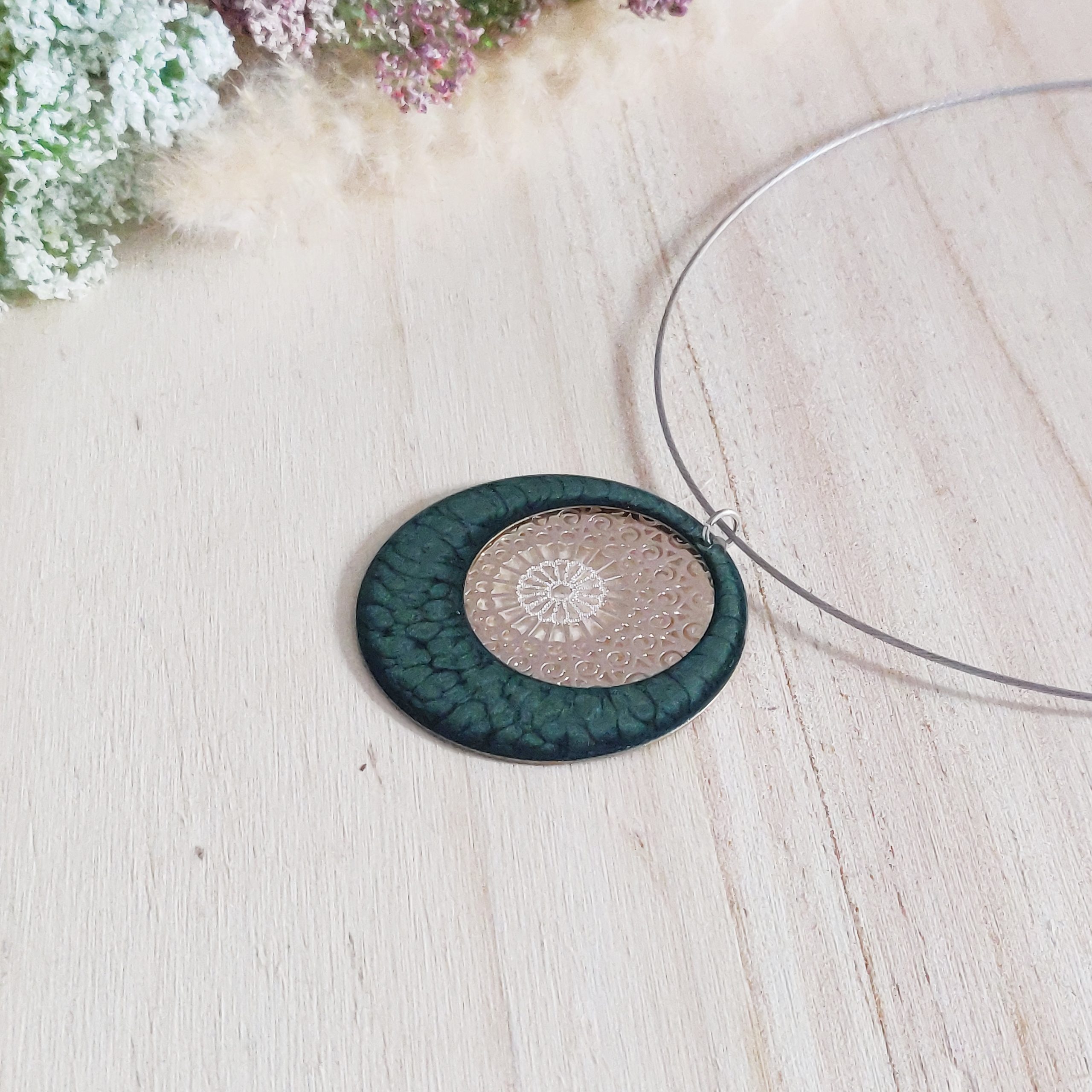 bijou artisan montpellier collier aphrodite vert fond argenté