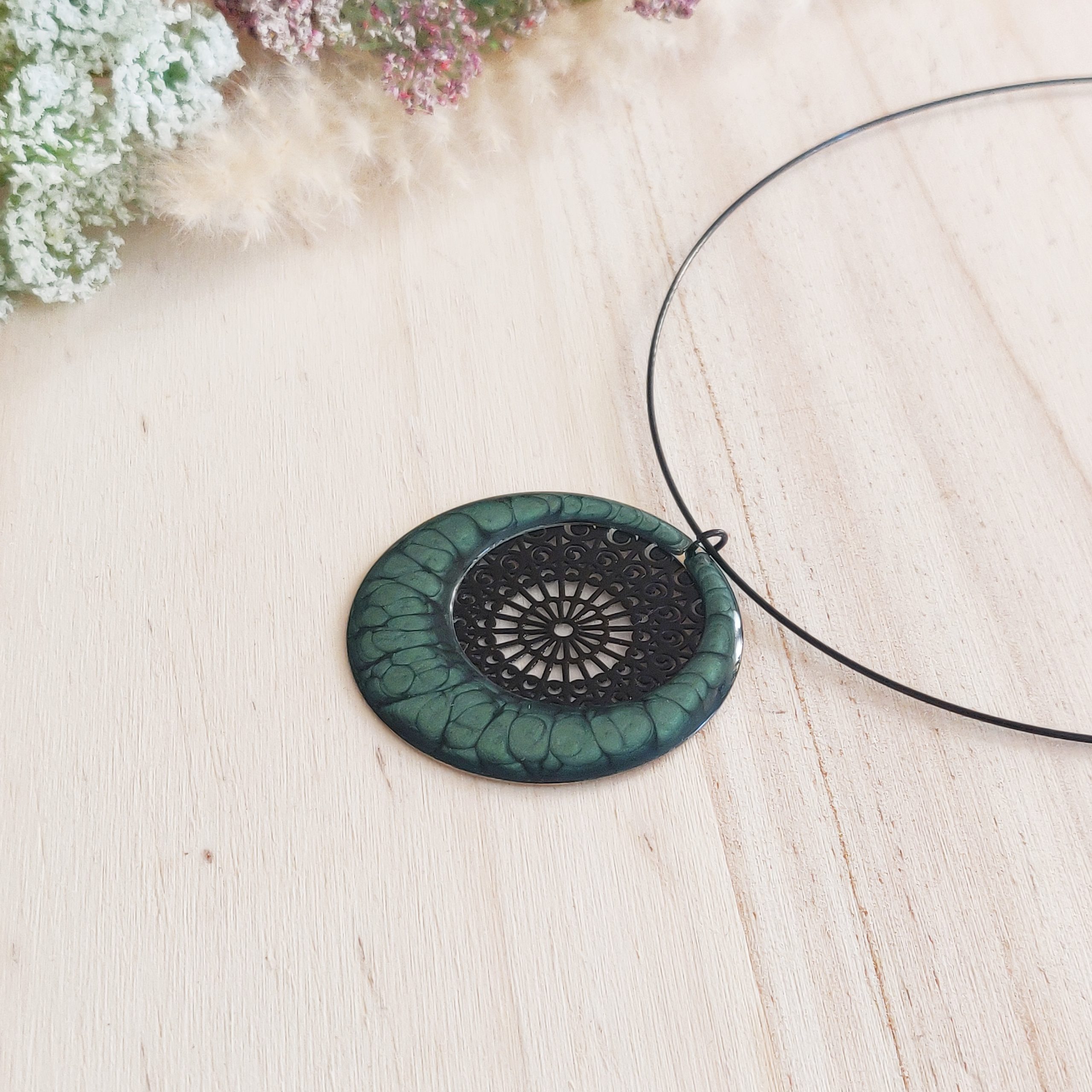 bijou artisan montpellier collier aphrodite vert fond noir