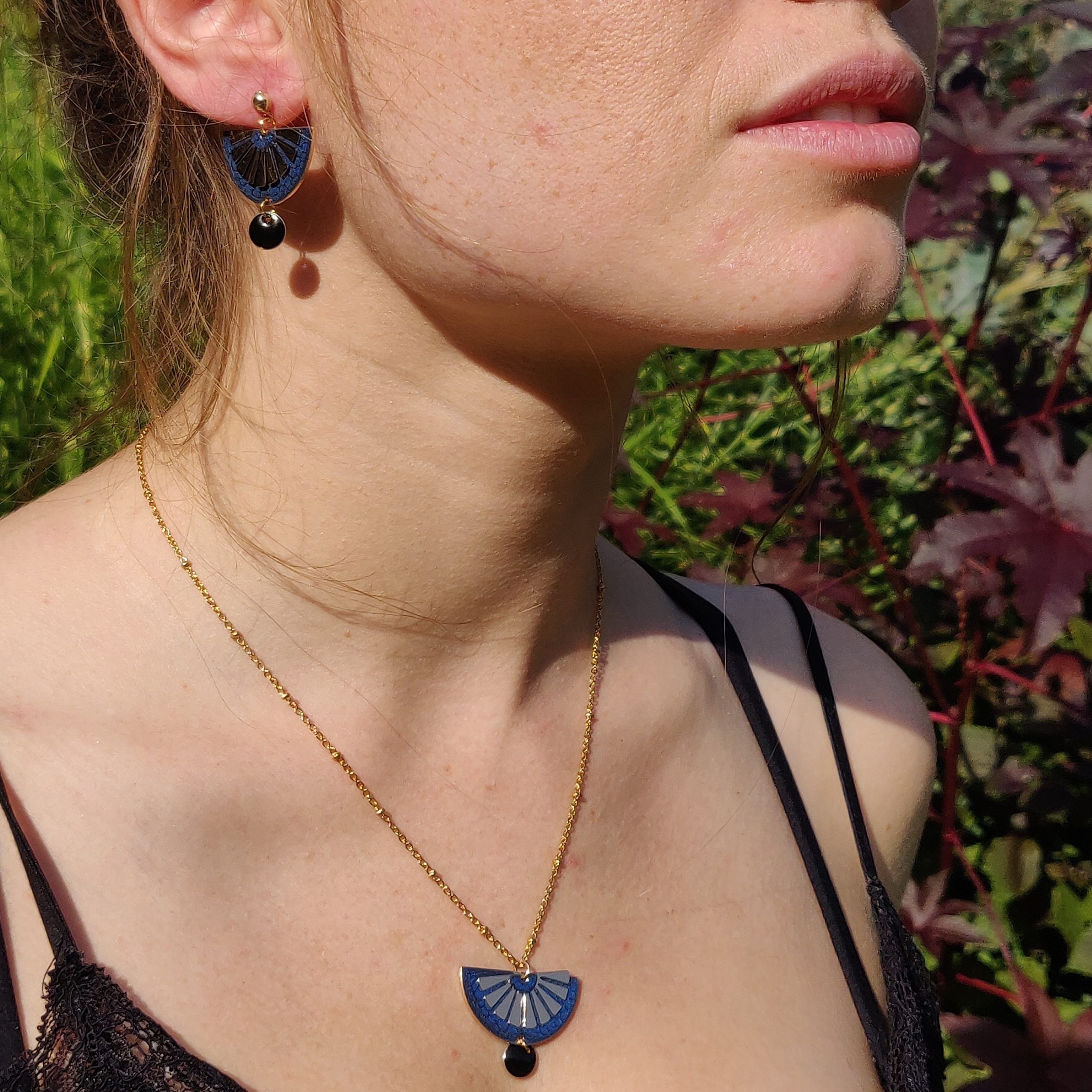 bijou artisan montpellier pendentif alcyone bleu mannequin