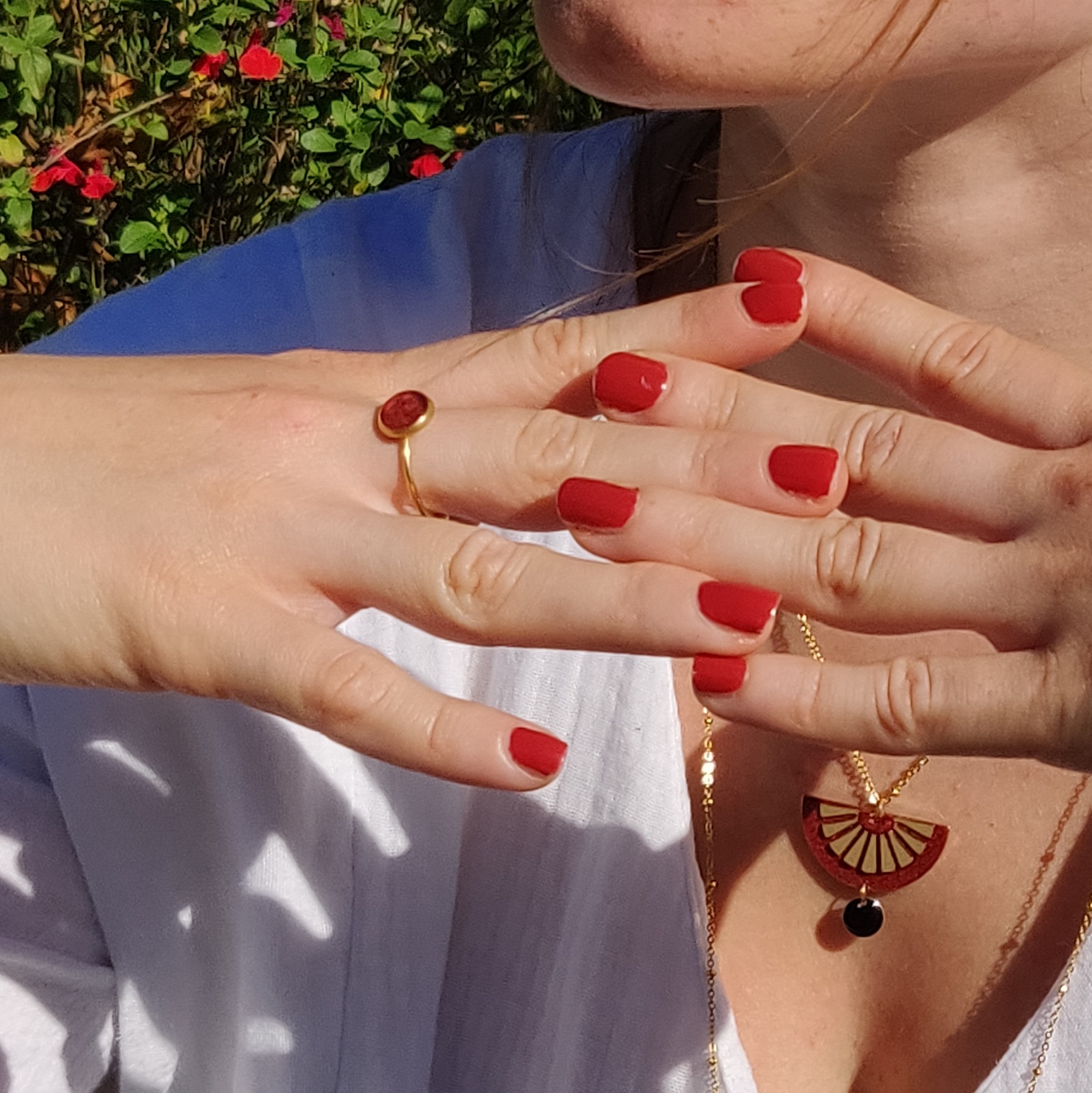 bijou artisan montpellier pendentif alcyone brique mannequin2