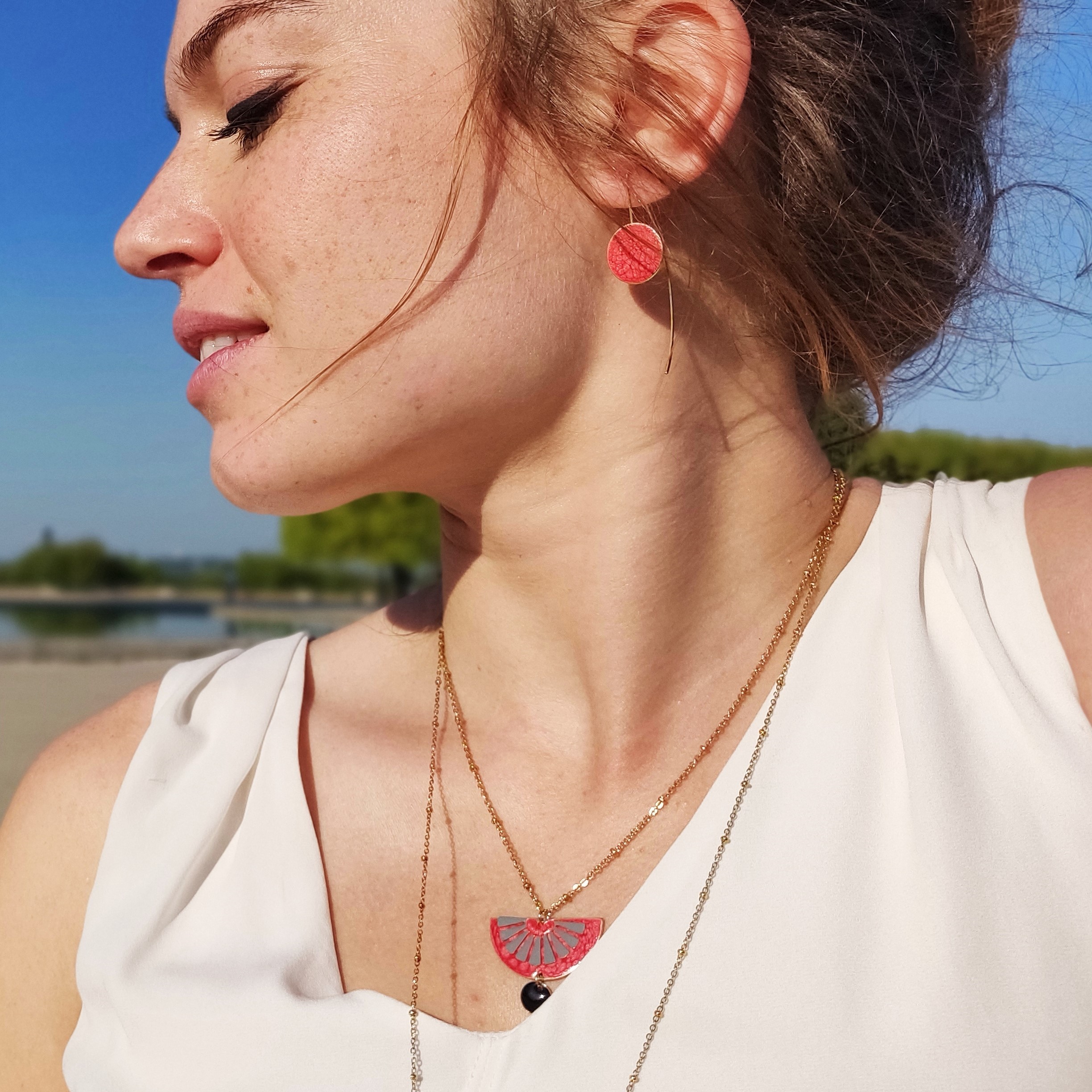 bijou artisan montpellier pendentif alcyone corail mannequin