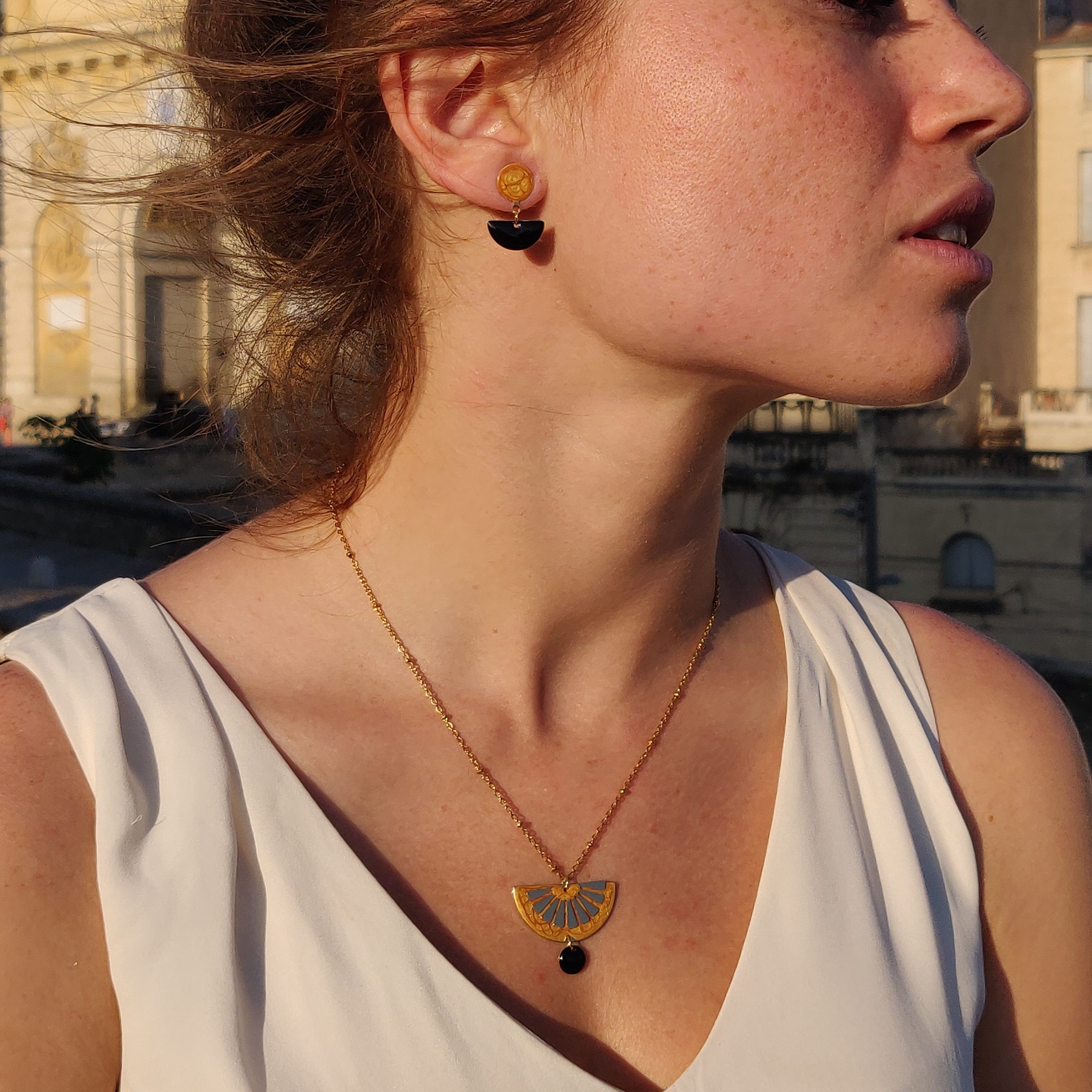 bijou artisan montpellier pendentif alcyone jaune mannequin2