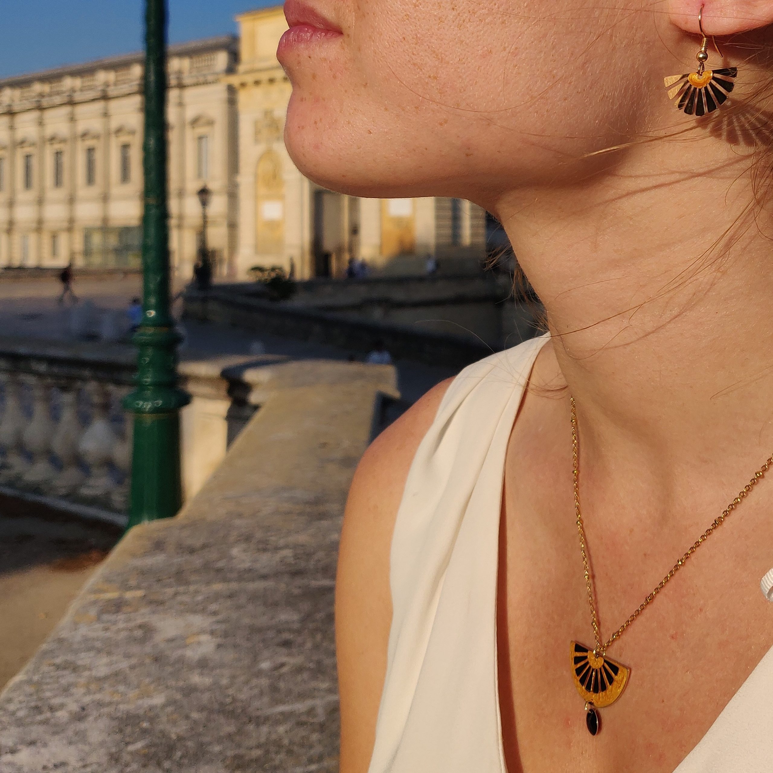 bijou artisan montpellier pendentif alcyone jaune mannequin3