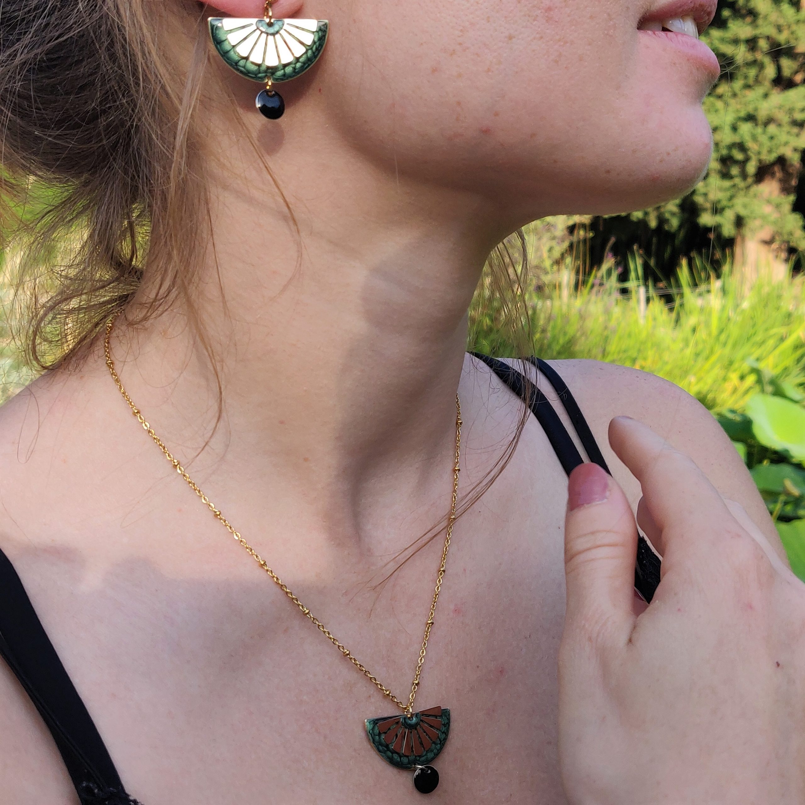 bijou artisan montpellier pendentif alcyone vert mannequin