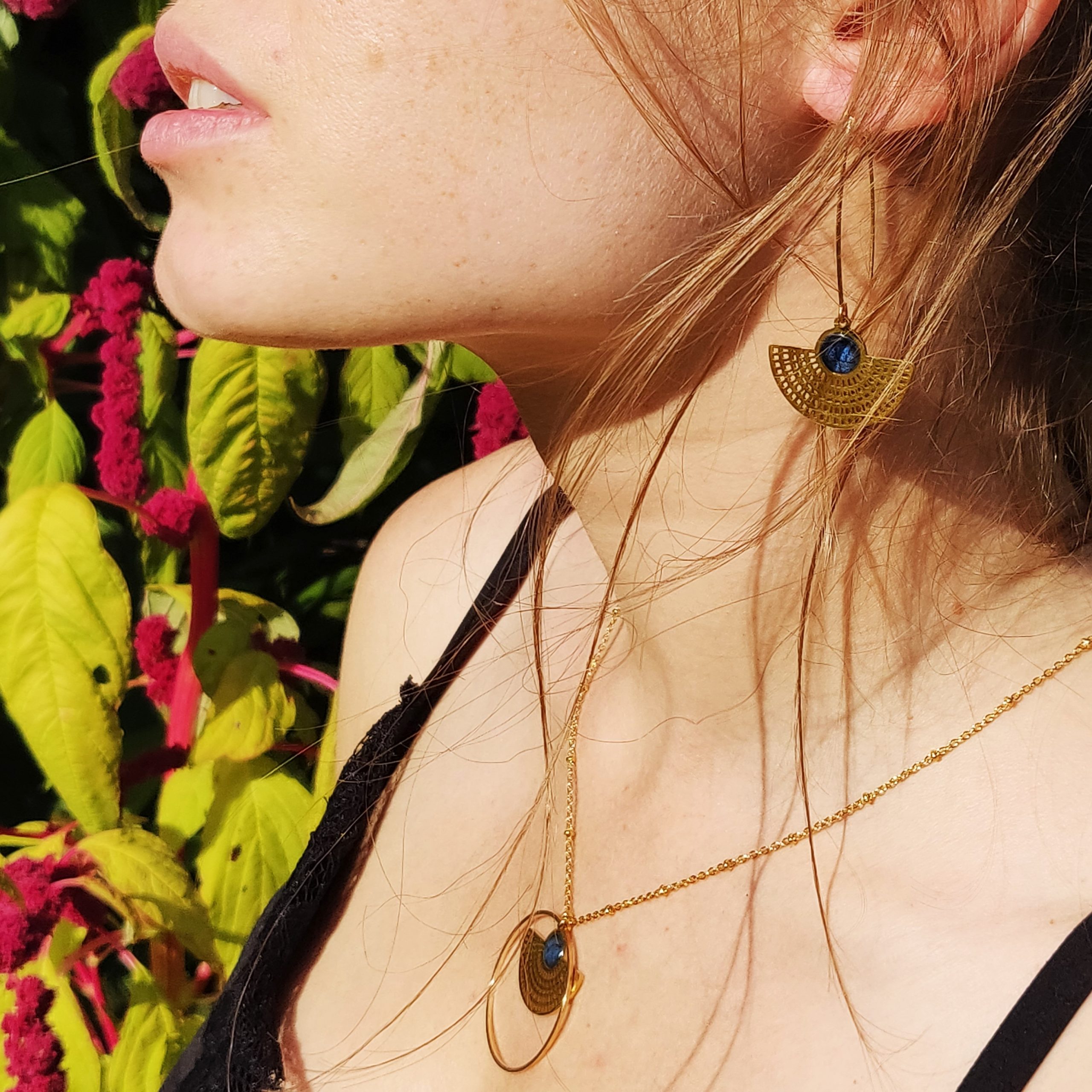 bijou artisan montpellier pendentif egide bleu mannequin