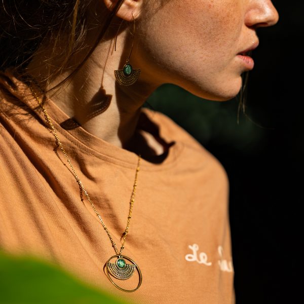 bijou artisan montpellier pendentif egide vert mannequin2