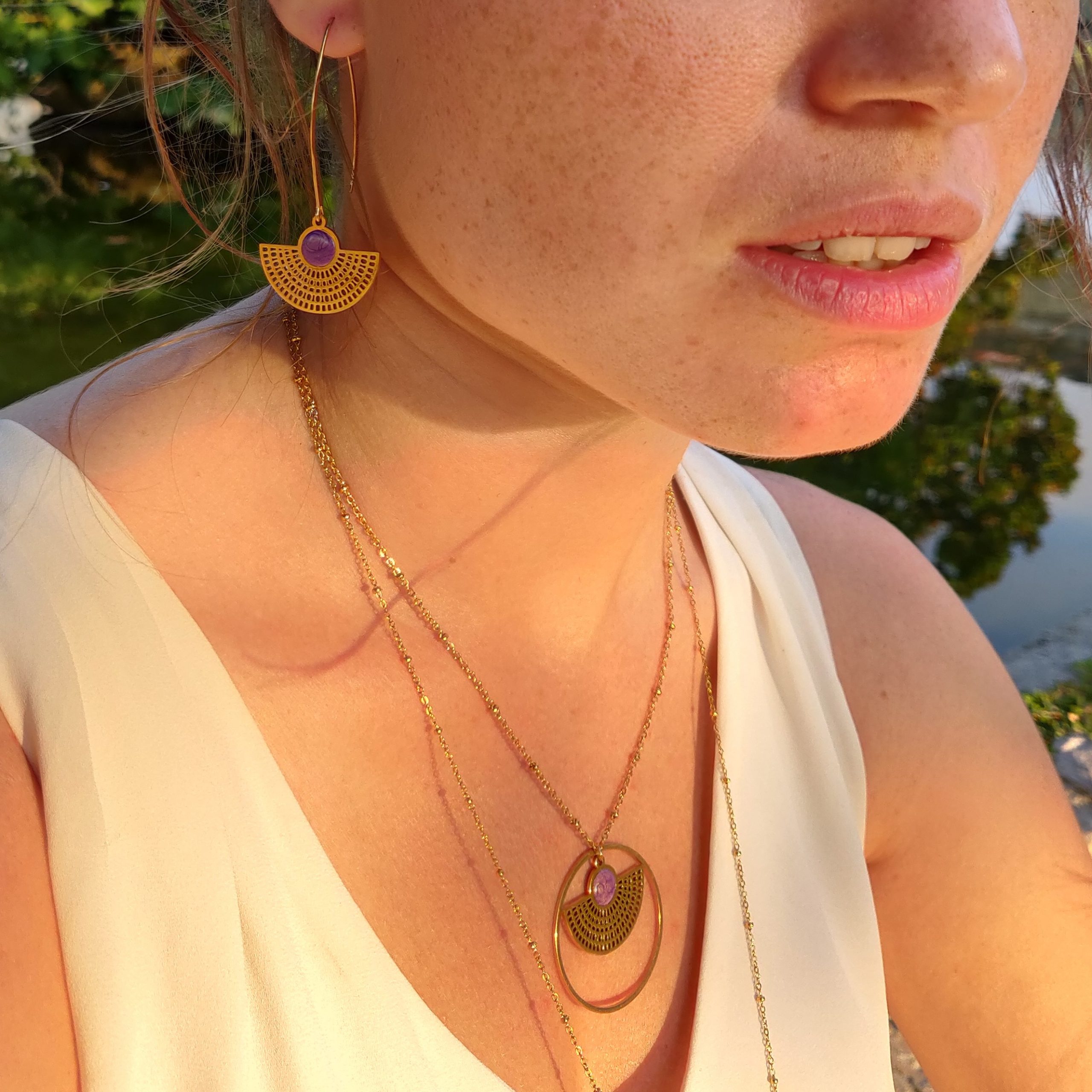 bijou artisan montpellier pendentif egide violet mannequin1