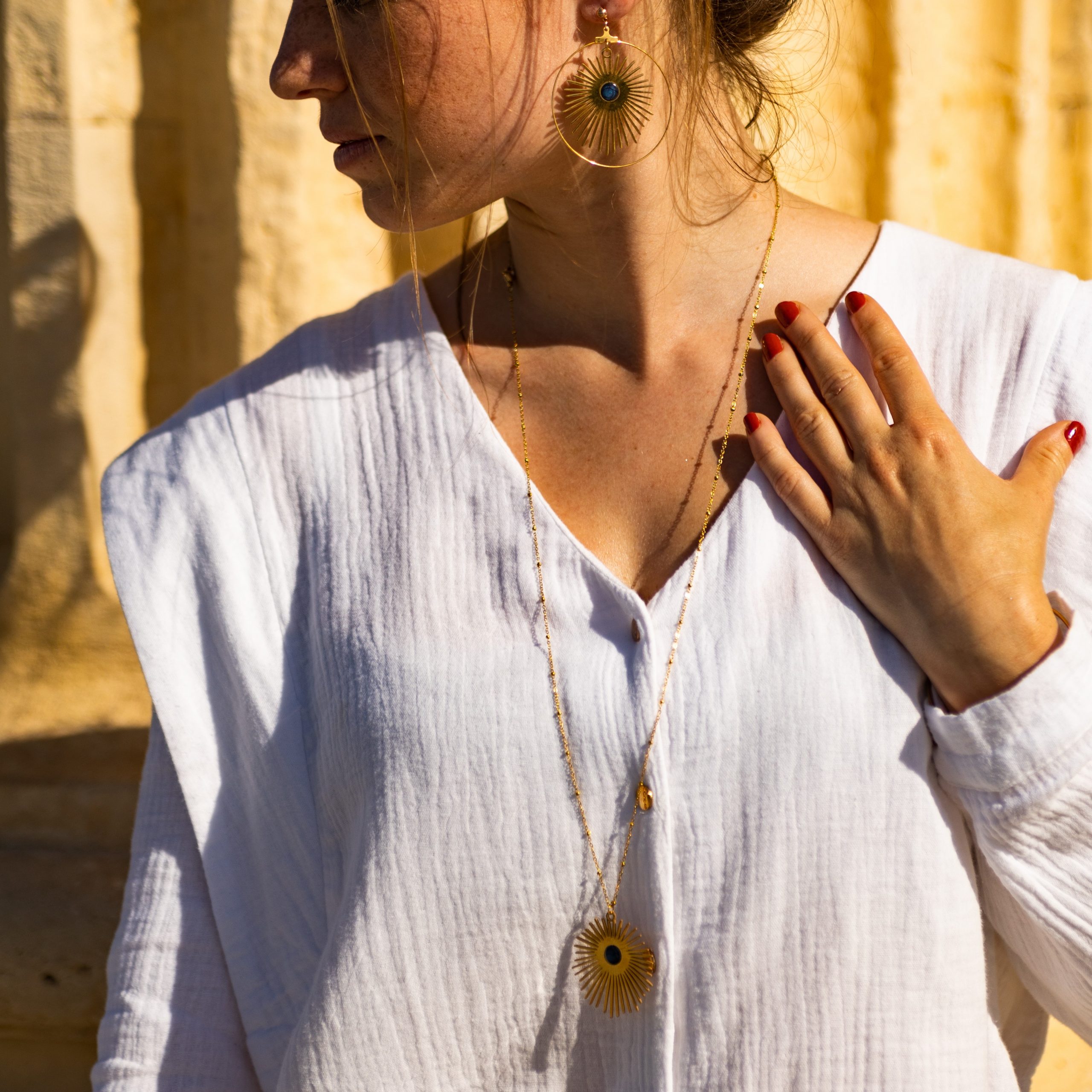 bijou artisan montpellier pendentif hélios bleu mannequin2