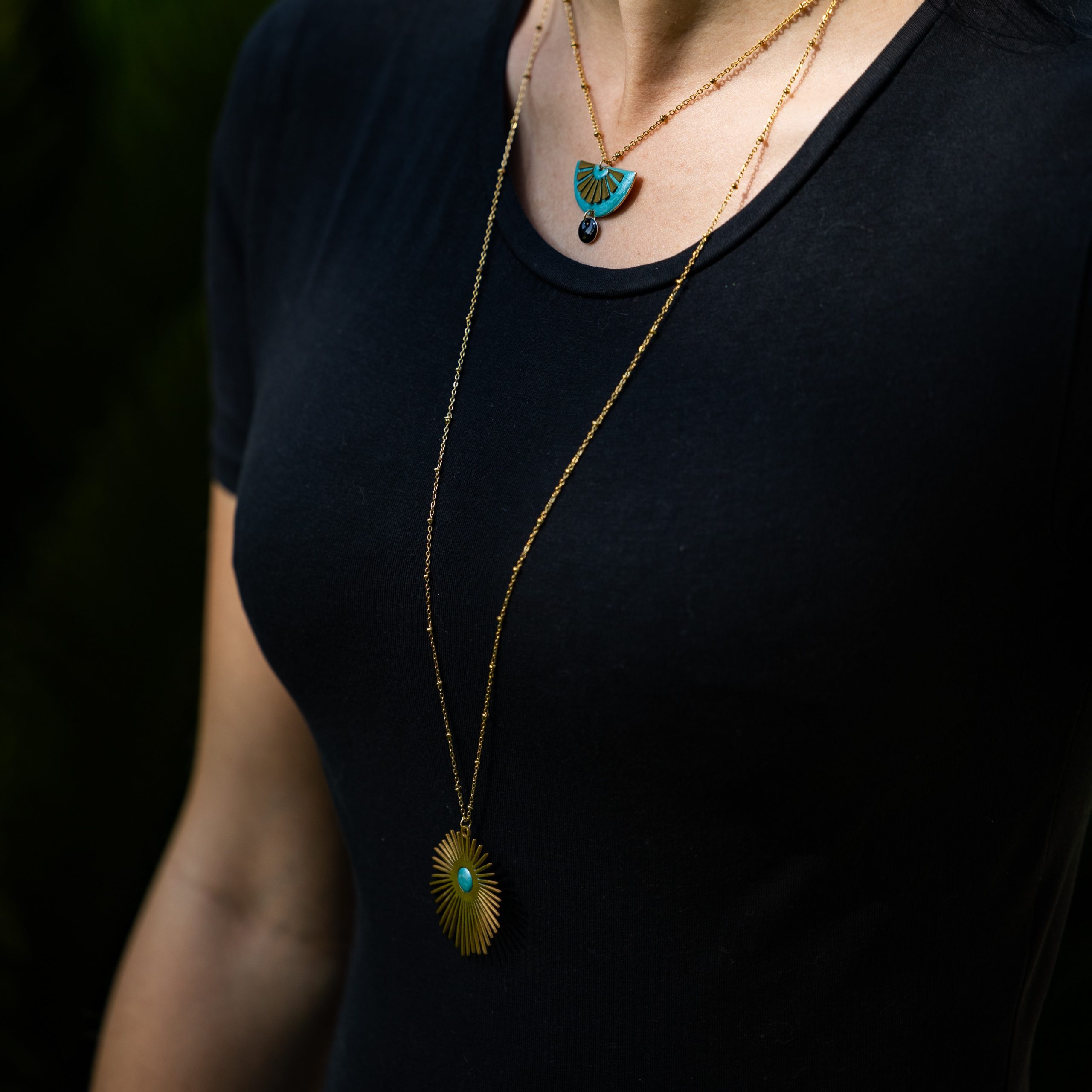 bijou artisan montpellier pendentif hélios turquoise mannequin1