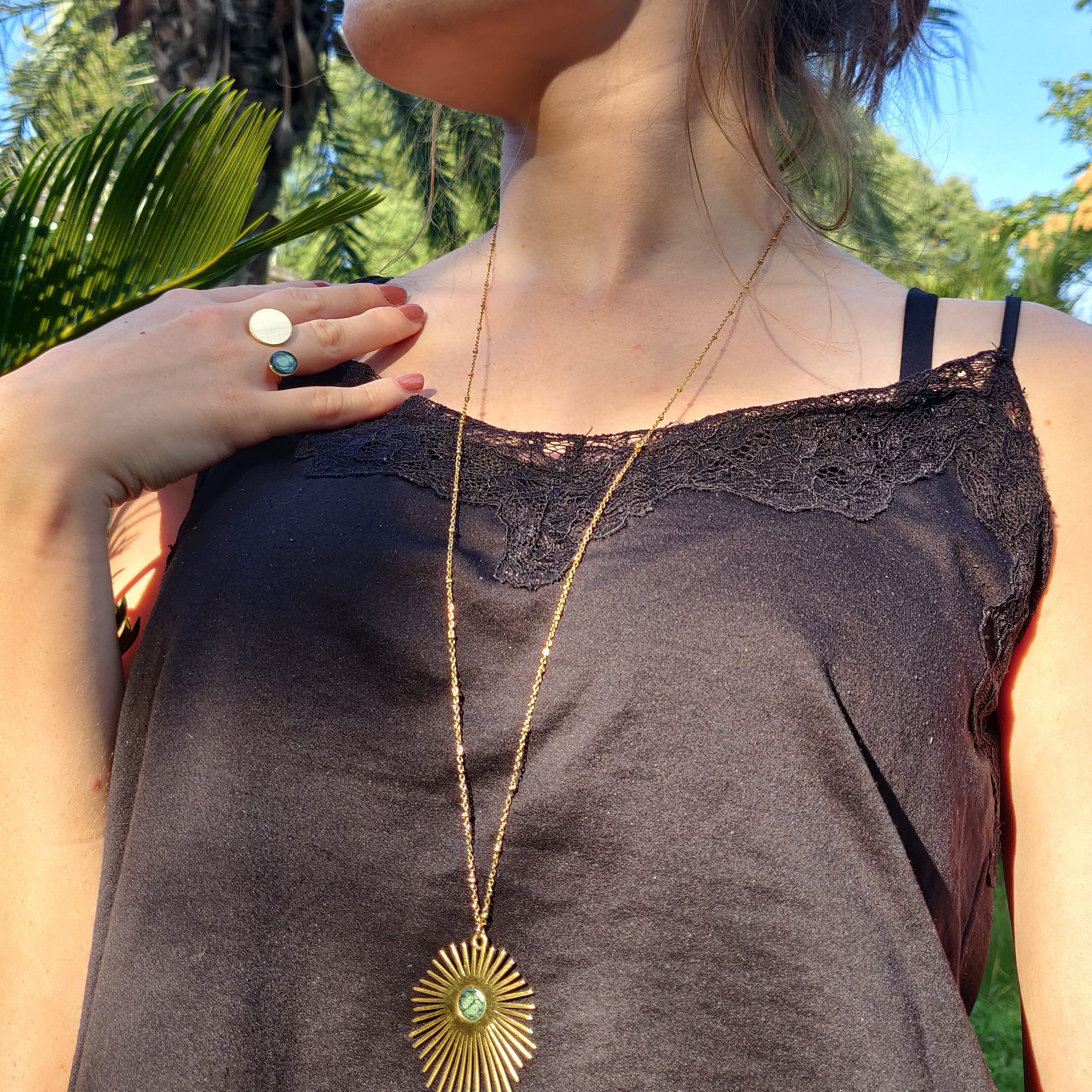 bijou artisan montpellier pendentif hélios vert mannequin