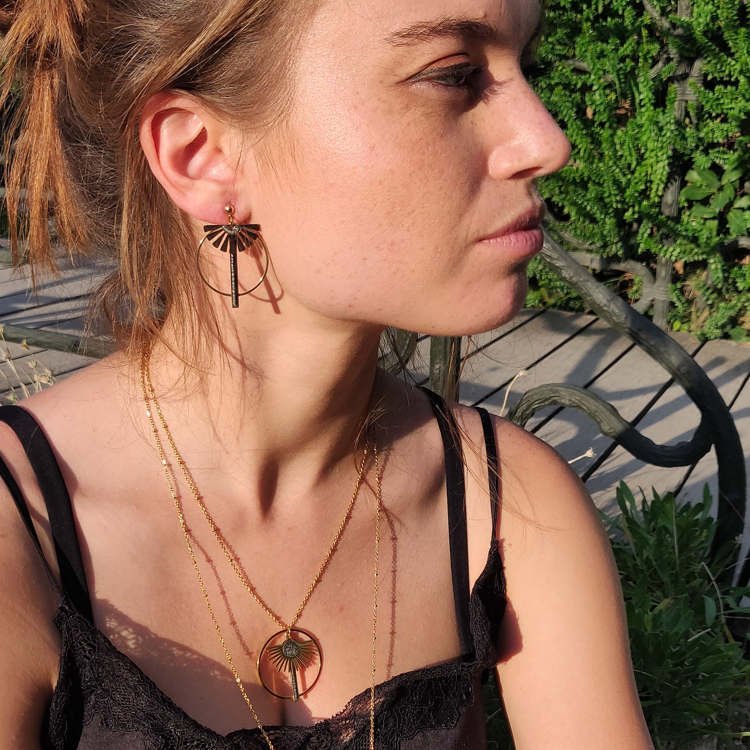 bijou artisan montpellier pendentif isis brique mannequin