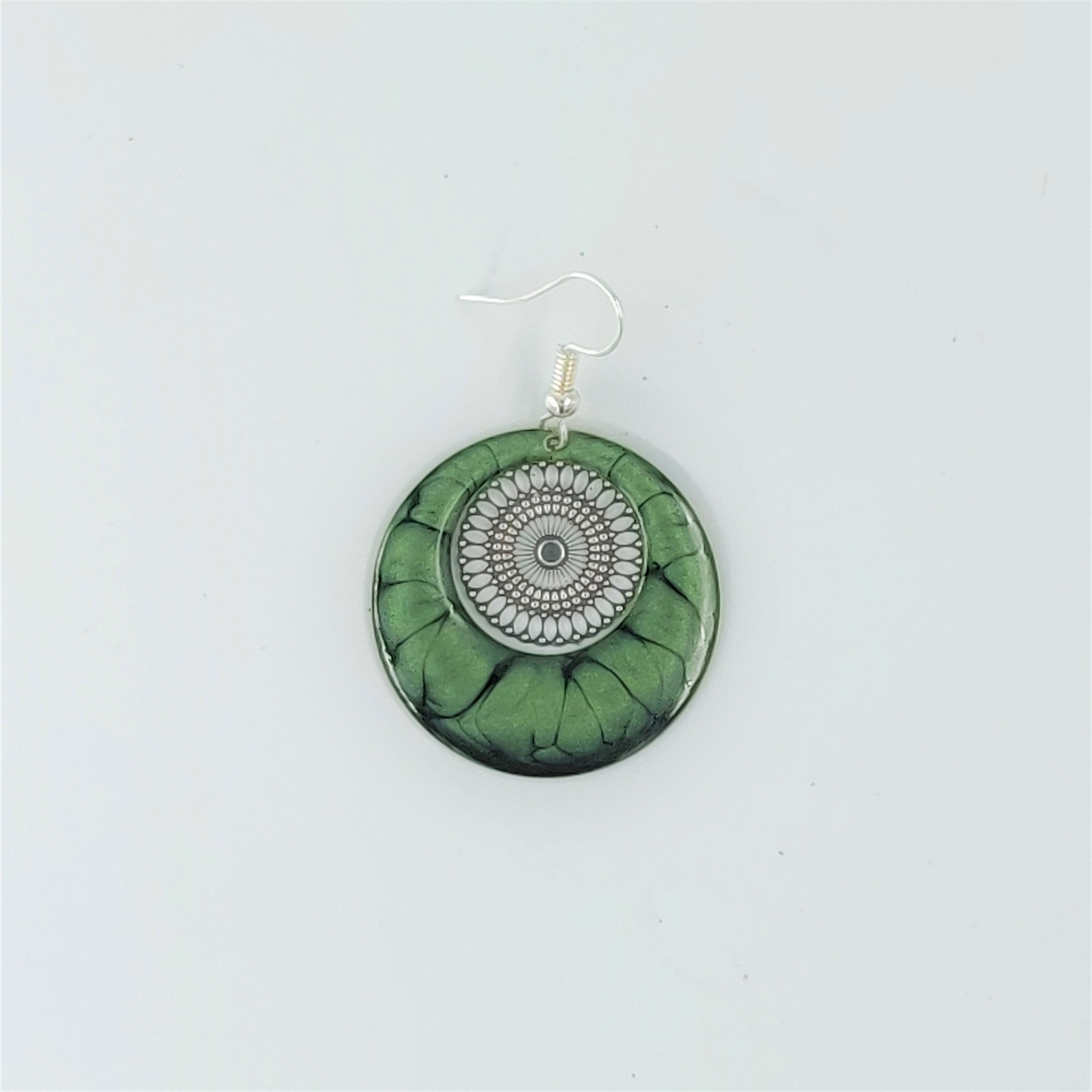 bijou créateur montpellier boucles d'oreilles aphrodite vertes fond argenté