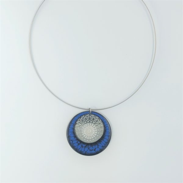 bijou créateur montpellier collier aphrodite bleu fond argenté