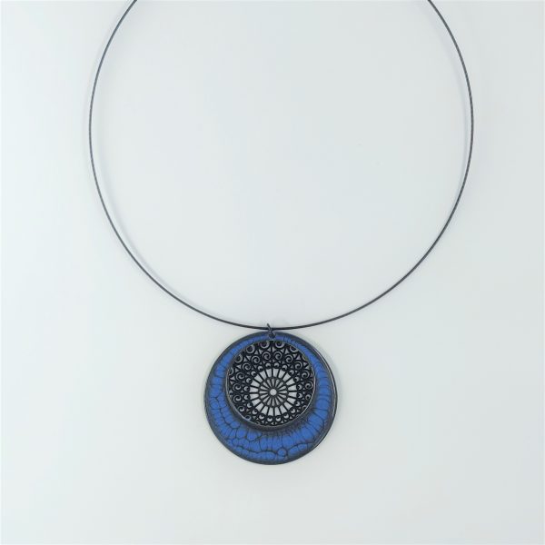 bijou créateur montpellier collier aphrodite bleu fond noir