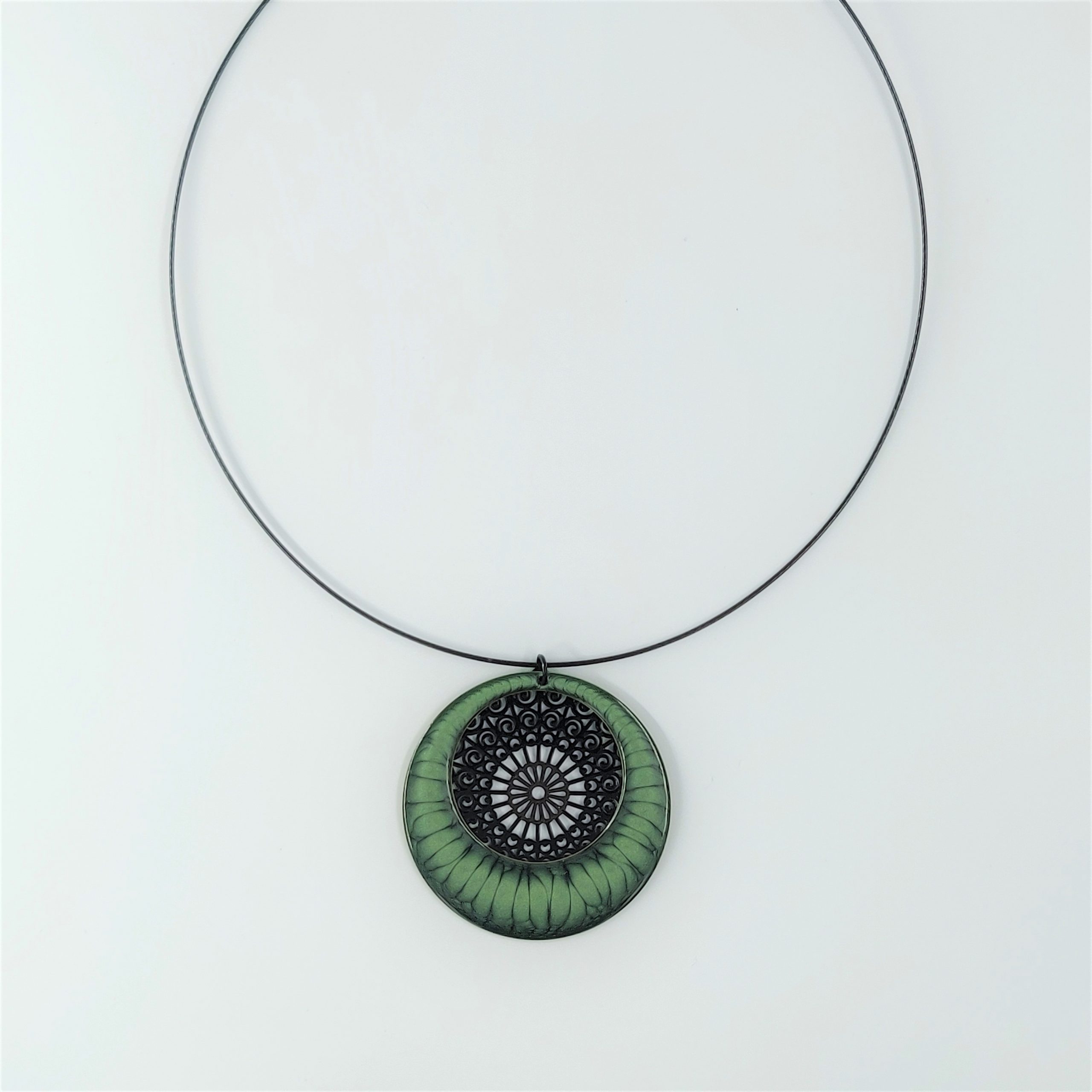bijou créateur montpellier collier aphrodite vert fond noir
