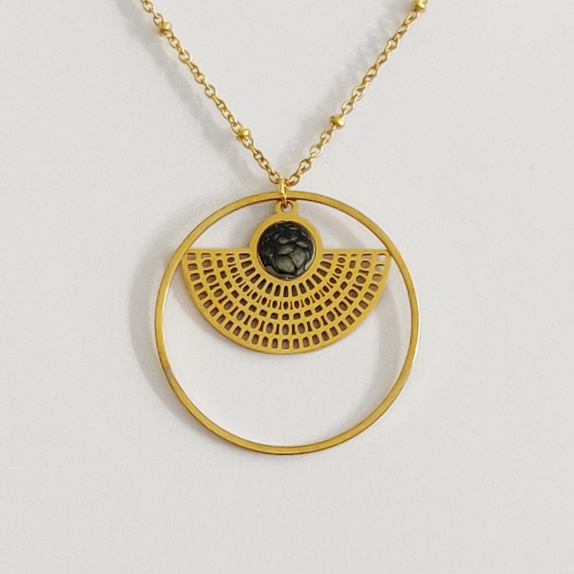 bijou créateur montpellier pendentif egide gris