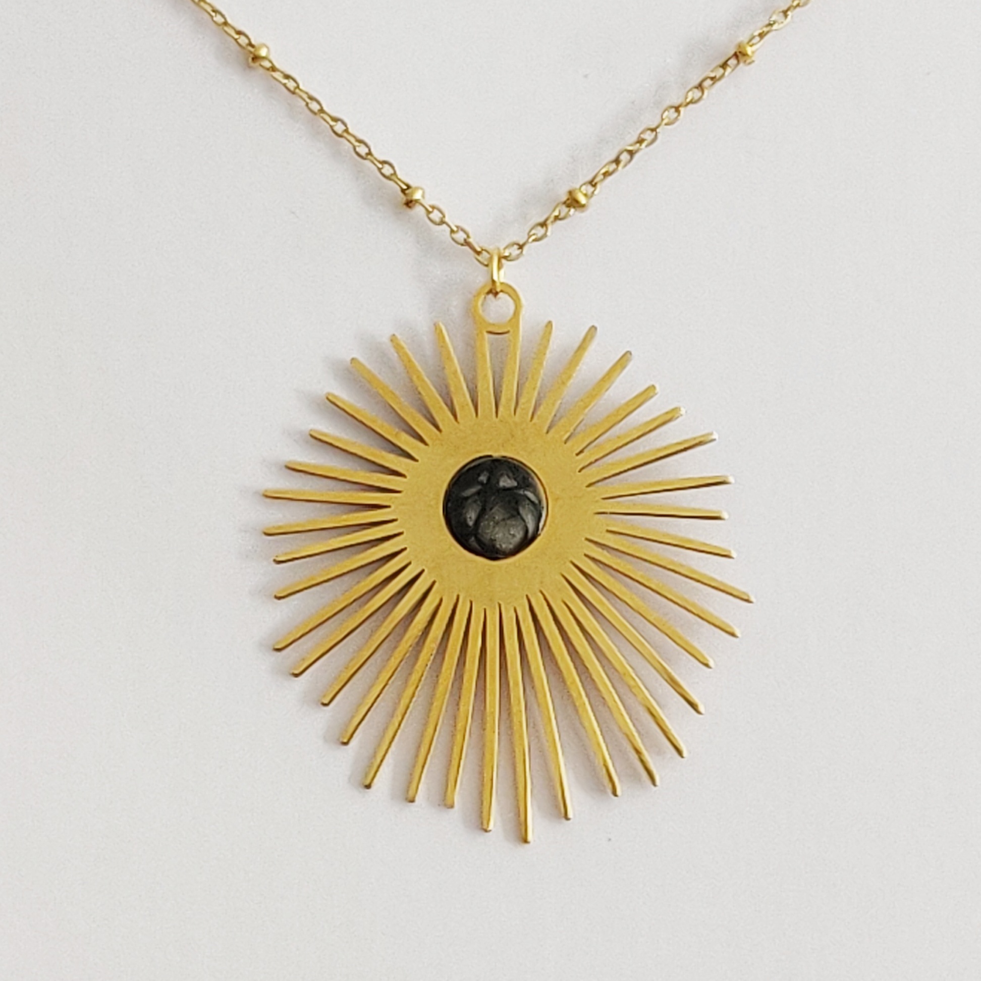 bijou créateur montpellier pendentif hélios gris