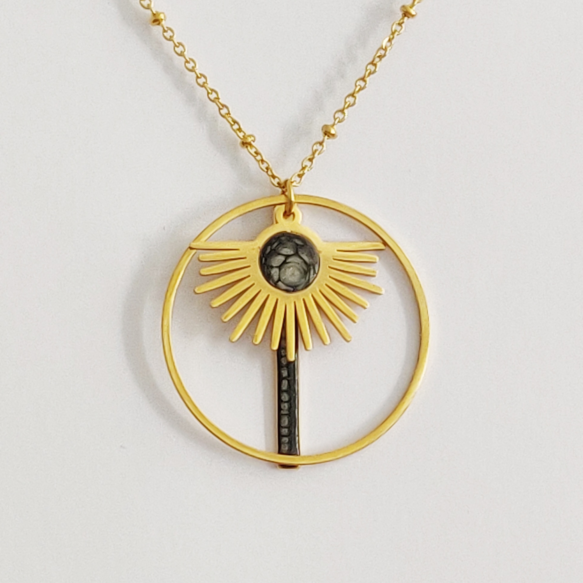 bijou créateur montpellier pendentif isis gris